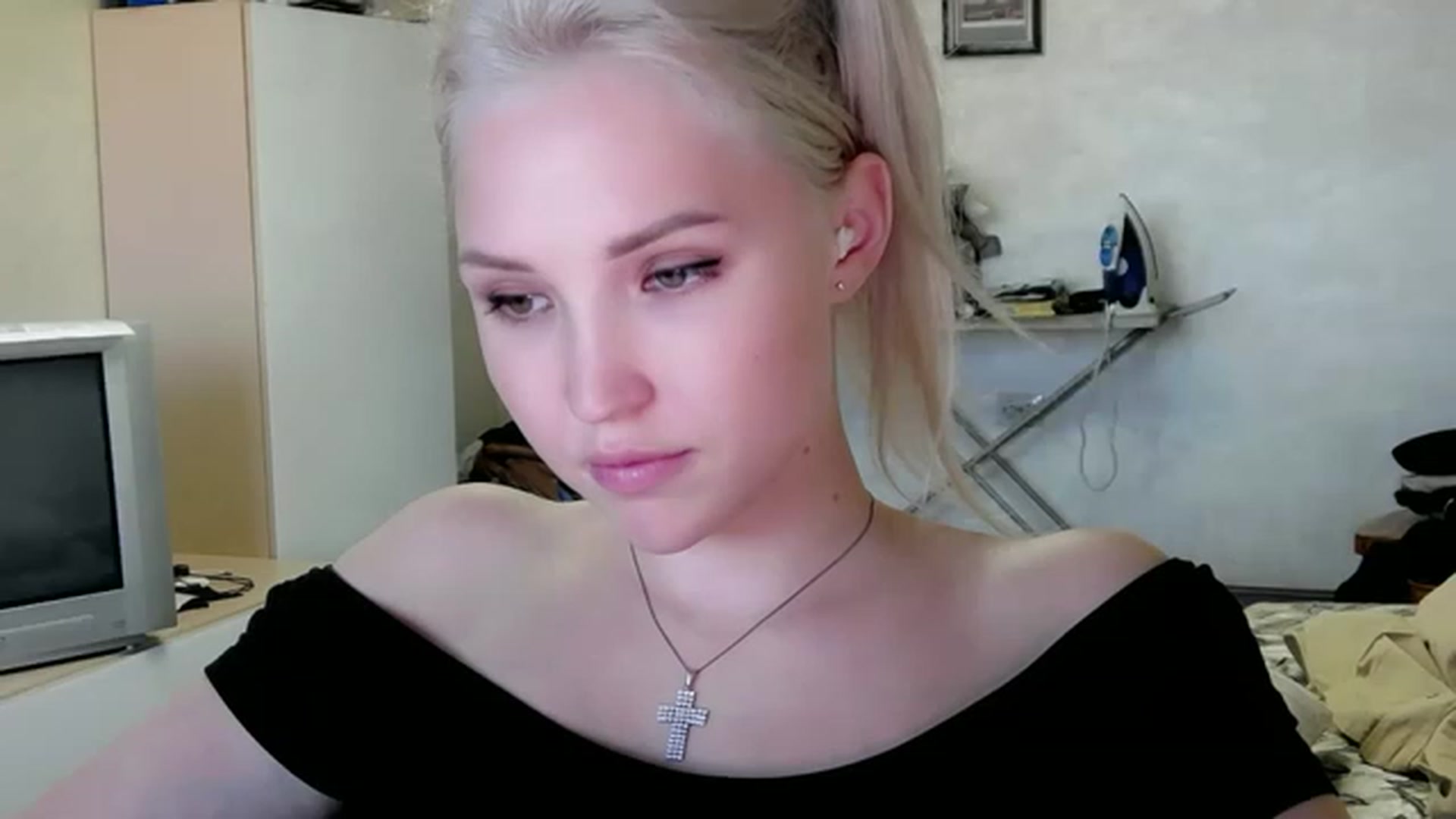 Gallery image thumbnail from Ashley_cutie_'s myfreecams stream on, 08/17/2023, 10:51 image 13 of 20