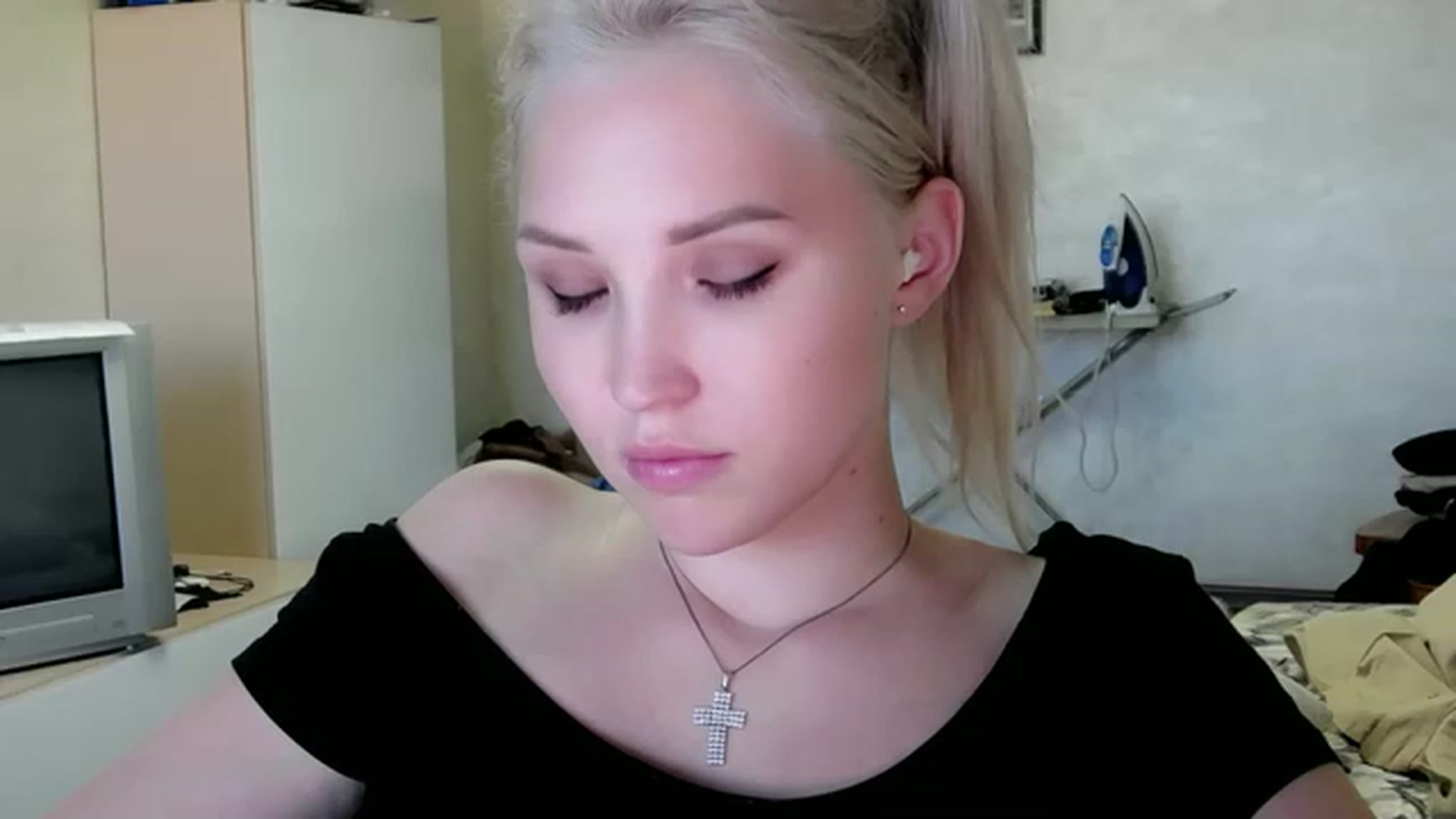 Gallery image thumbnail from Ashley_cutie_'s myfreecams stream on, 08/17/2023, 10:51 image 18 of 20