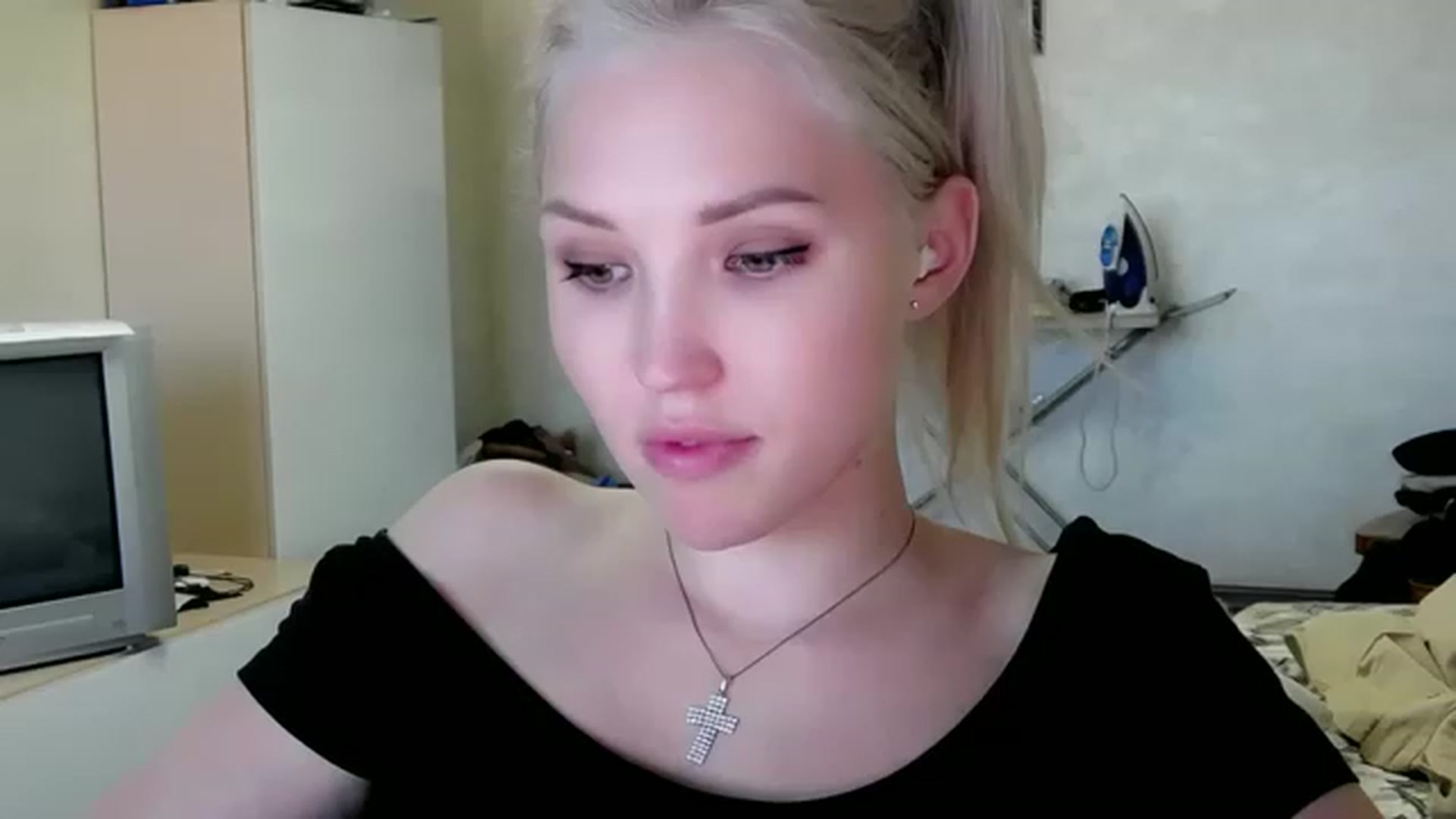Gallery image thumbnail from Ashley_cutie_'s myfreecams stream on, 08/17/2023, 10:51 image 16 of 20