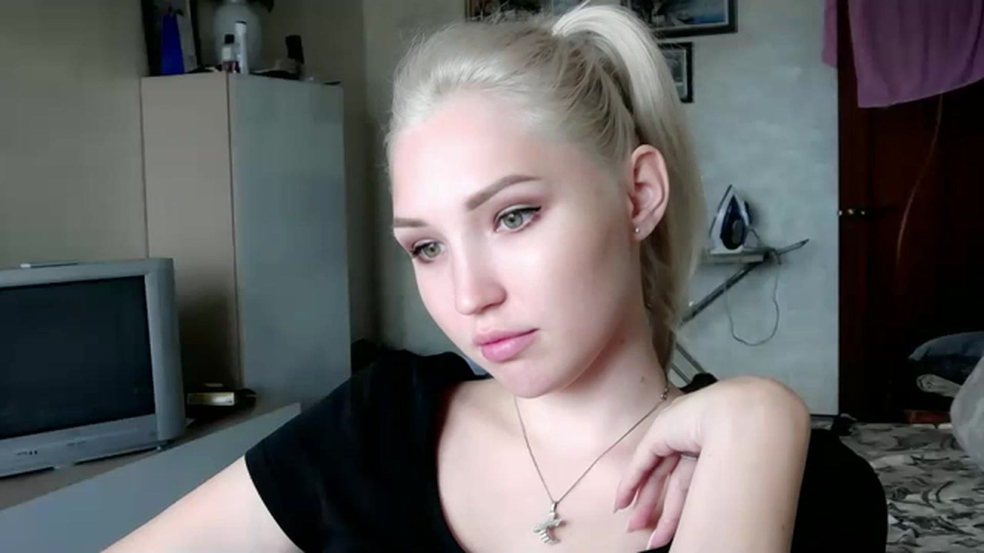 Gallery image thumbnail from Ashley_cutie_'s myfreecams stream on, 08/18/2023, 06:52 image 10 of 20