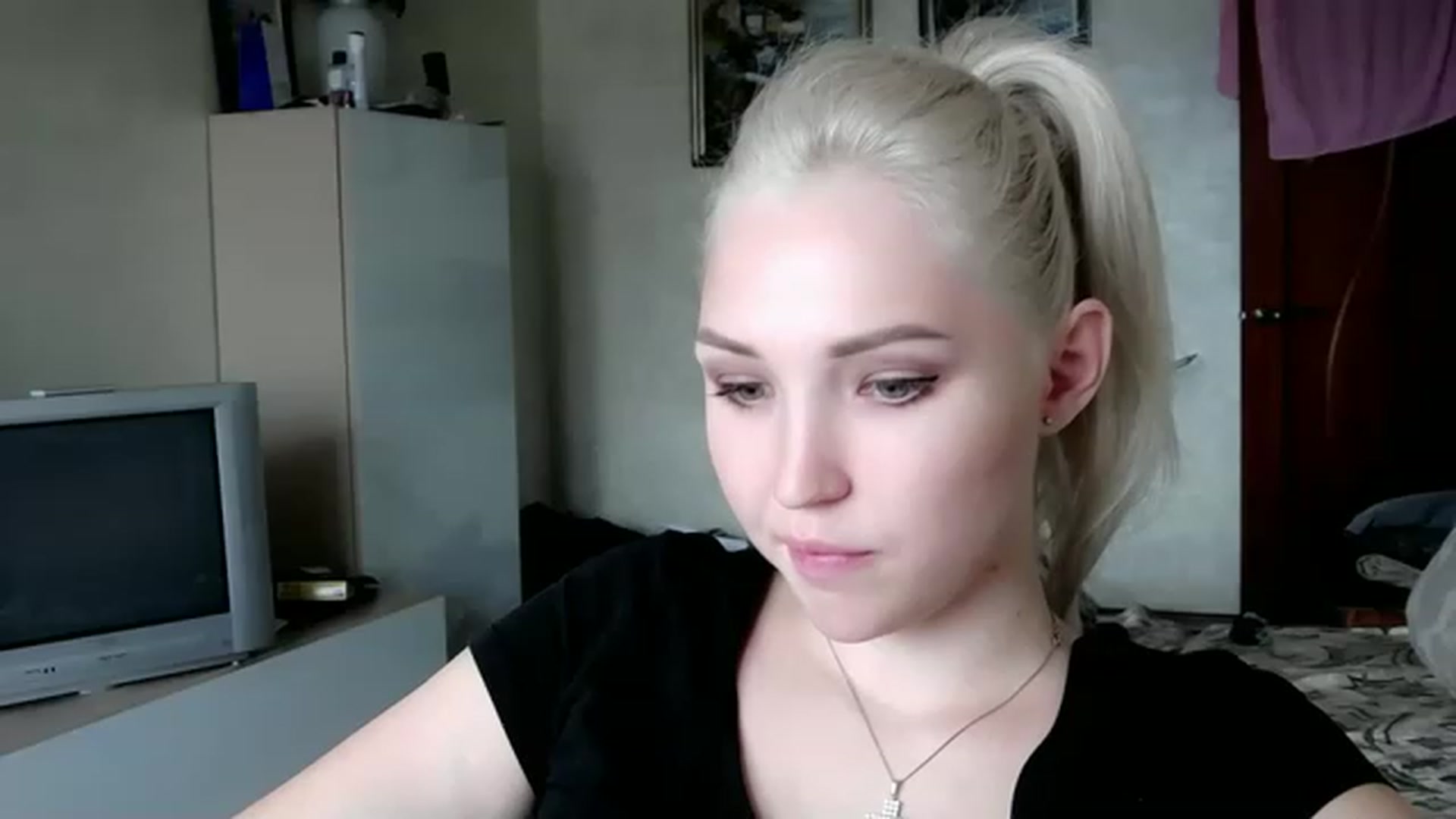 Gallery image thumbnail from Ashley_cutie_'s myfreecams stream on, 08/18/2023, 06:52 image 18 of 20