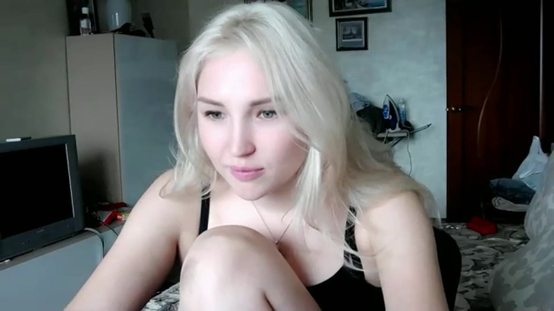 Gallery image thumbnail from Ashley_cutie_'s myfreecams stream on, 08/22/2023, 09:10 image 3 of 20
