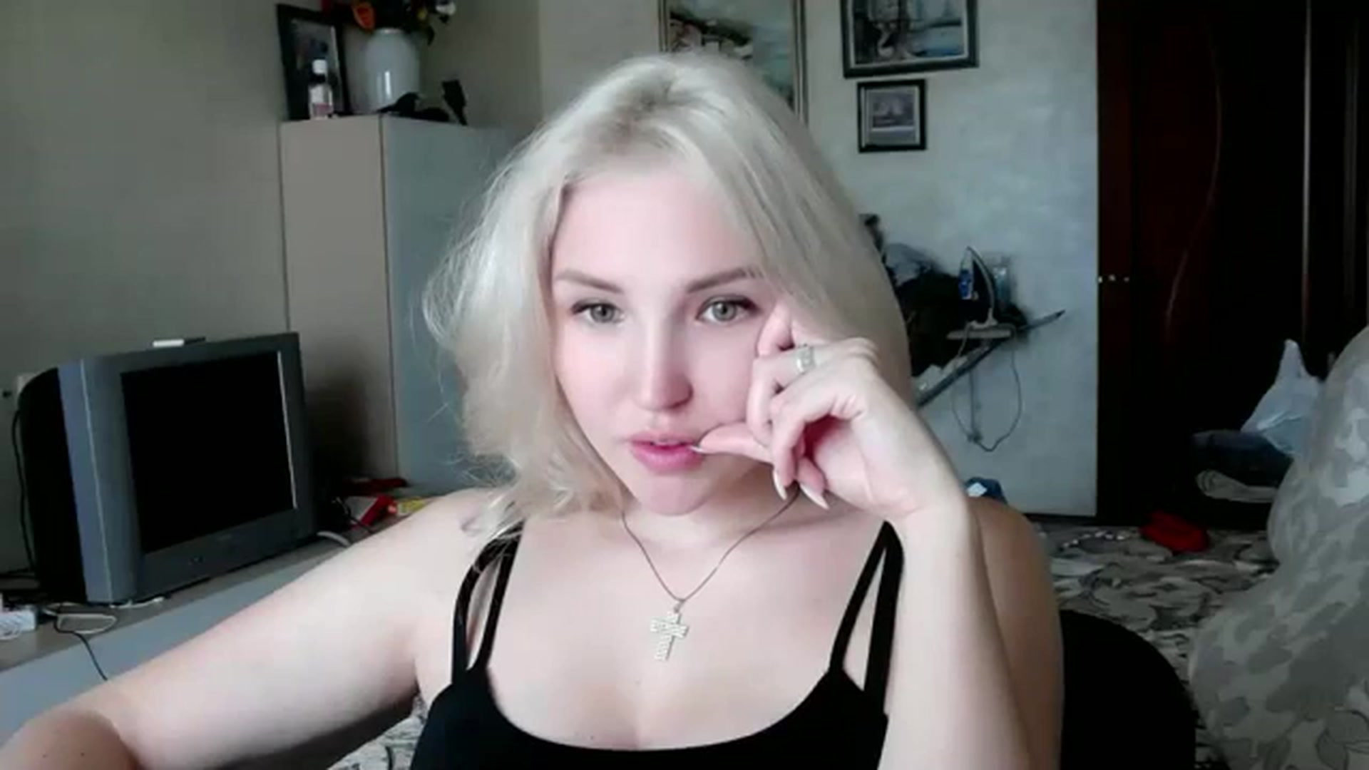 Gallery image thumbnail from Ashley_cutie_'s myfreecams stream on, 08/22/2023, 09:10 image 12 of 20