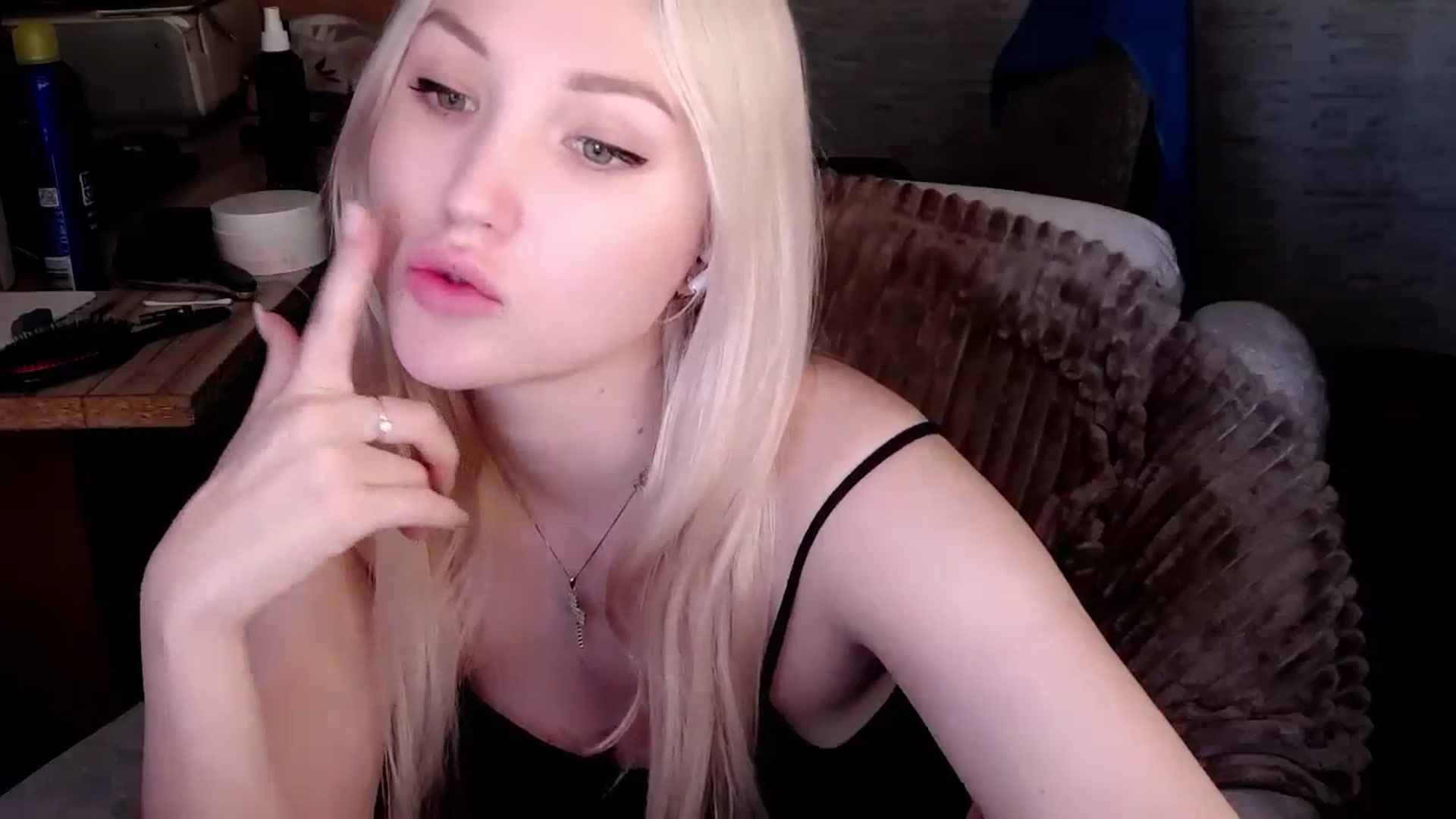 Gallery image thumbnail from Ashley_cutie_'s myfreecams stream on, 11/15/2023, 08:36 image 13 of 20