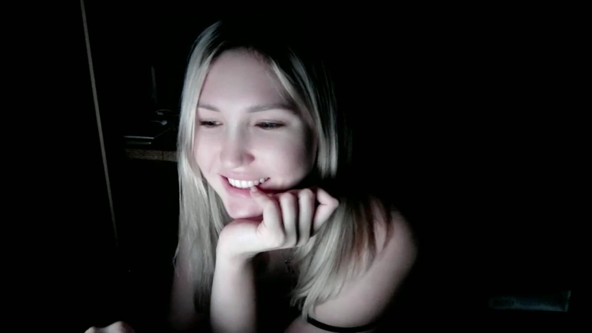 Gallery image thumbnail from Ashley_cutie_'s myfreecams stream on, 12/25/2023, 09:42 image 11 of 20