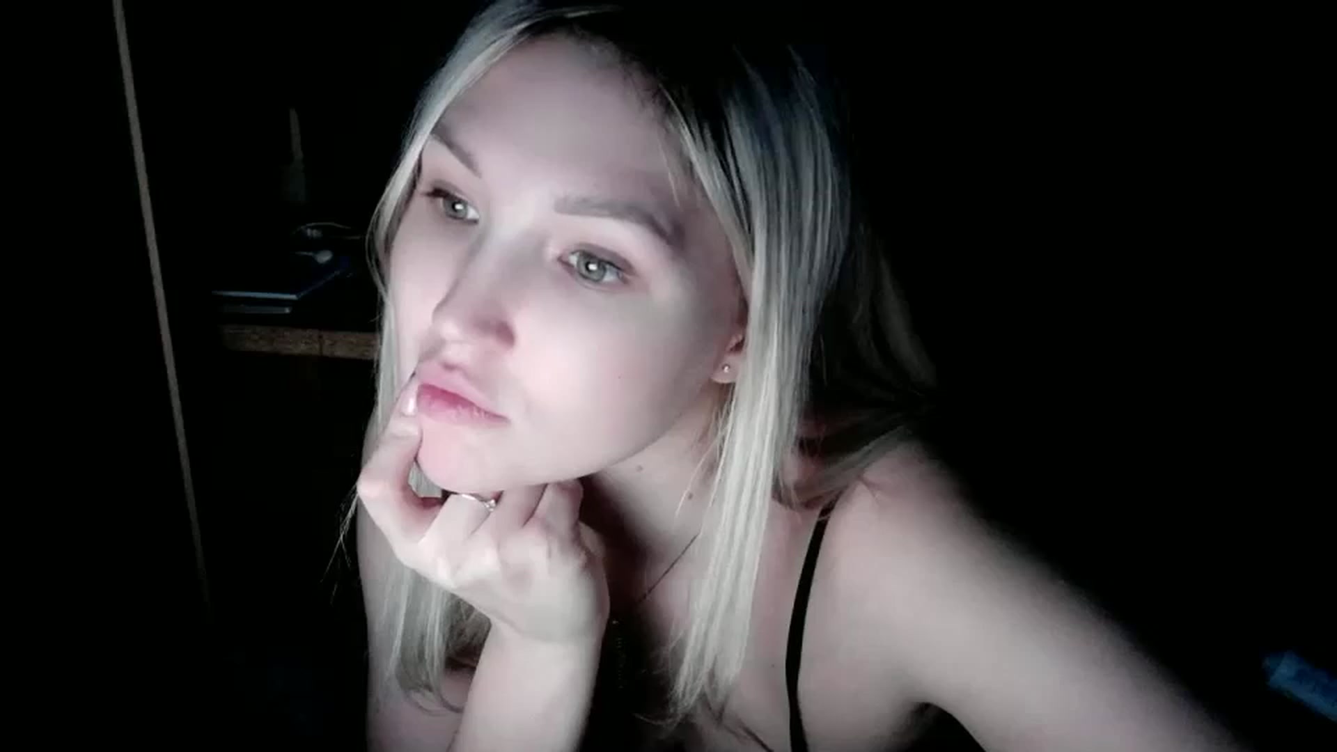 Gallery image thumbnail from Ashley_cutie_'s myfreecams stream on, 12/25/2023, 09:42 image 1 of 20