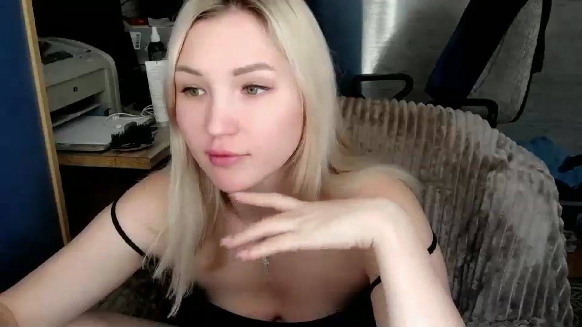 Gallery image thumbnail from Ashley_cutie_'s myfreecams stream on, 12/26/2023, 07:15 image 10 of 20