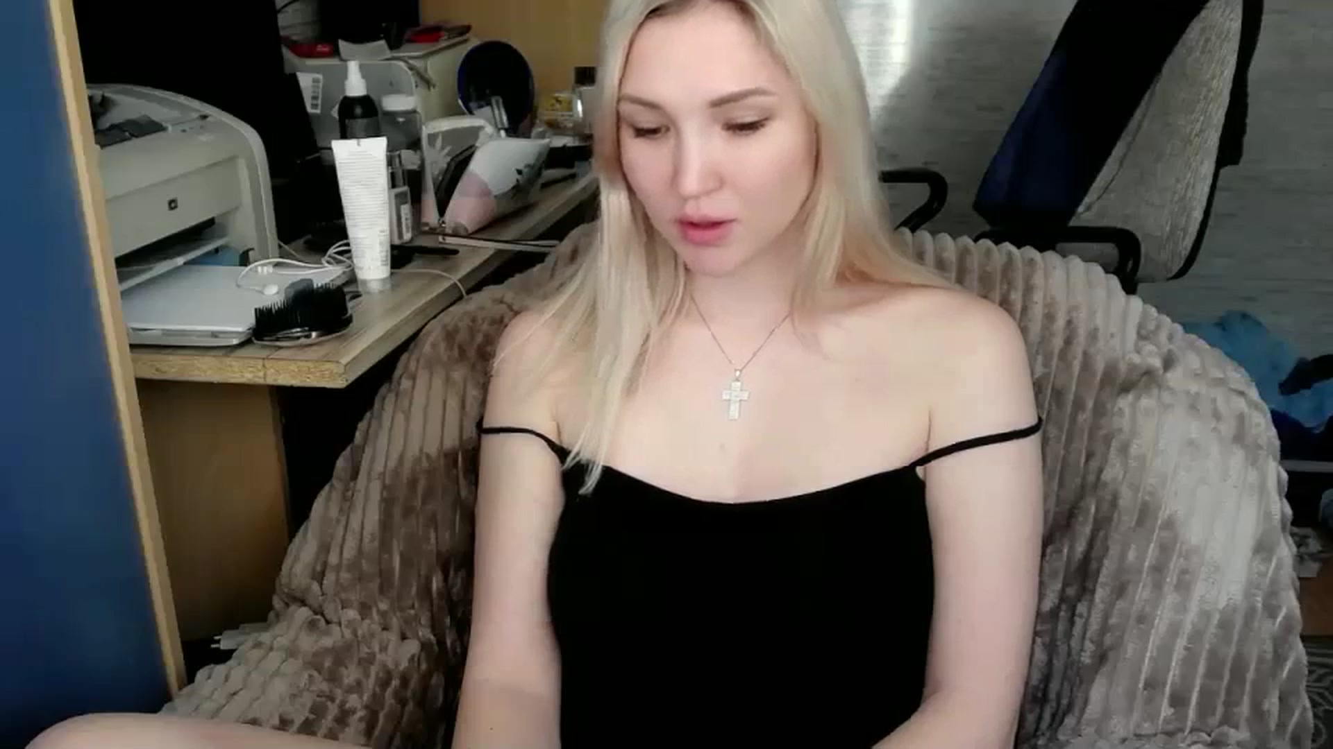 Gallery image thumbnail from Ashley_cutie_'s myfreecams stream on, 12/26/2023, 07:15 image 9 of 20