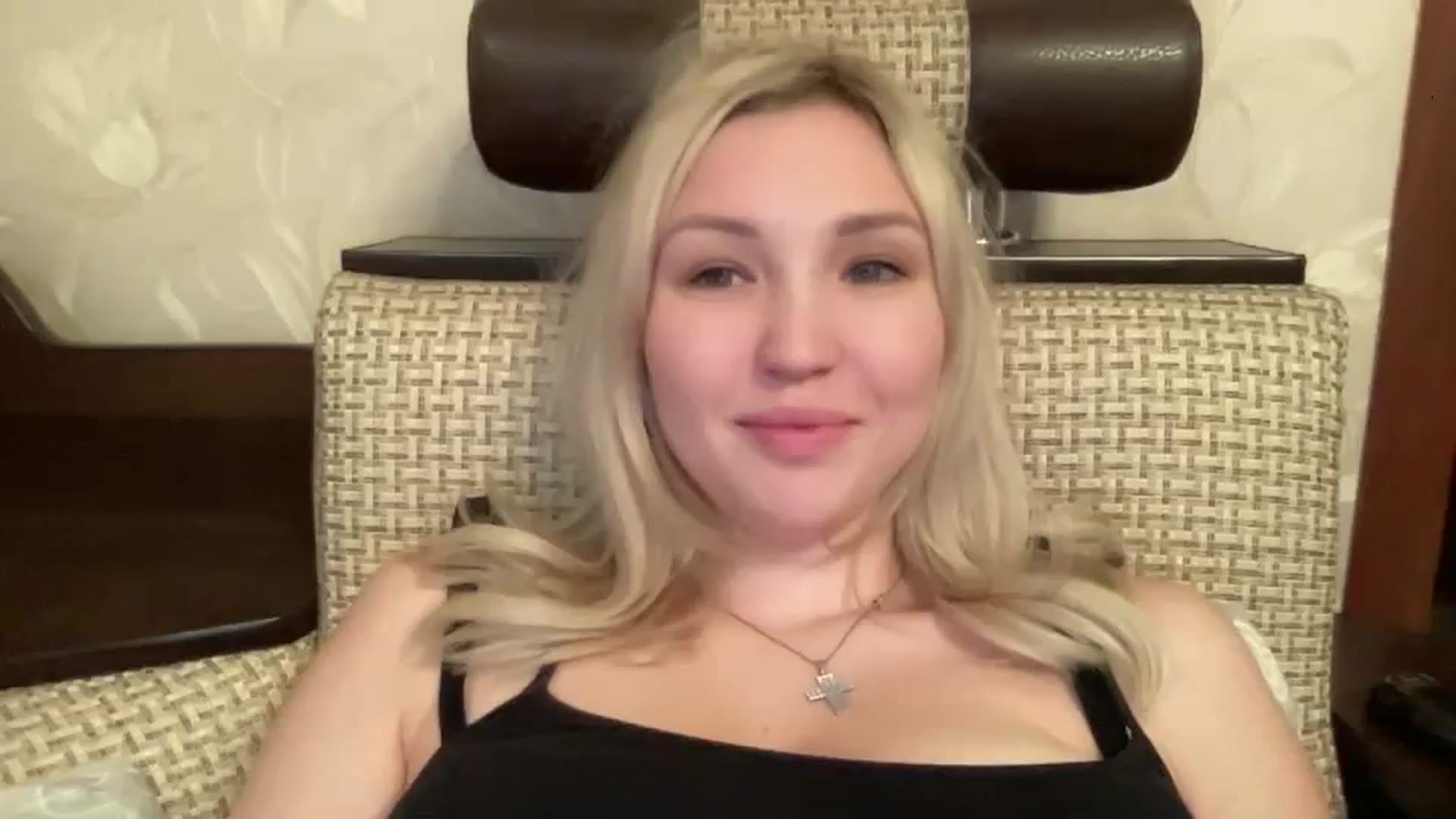 Gallery image thumbnail from Ashley_cutie_'s myfreecams stream on, 12/28/2023, 14:30 image 5 of 20