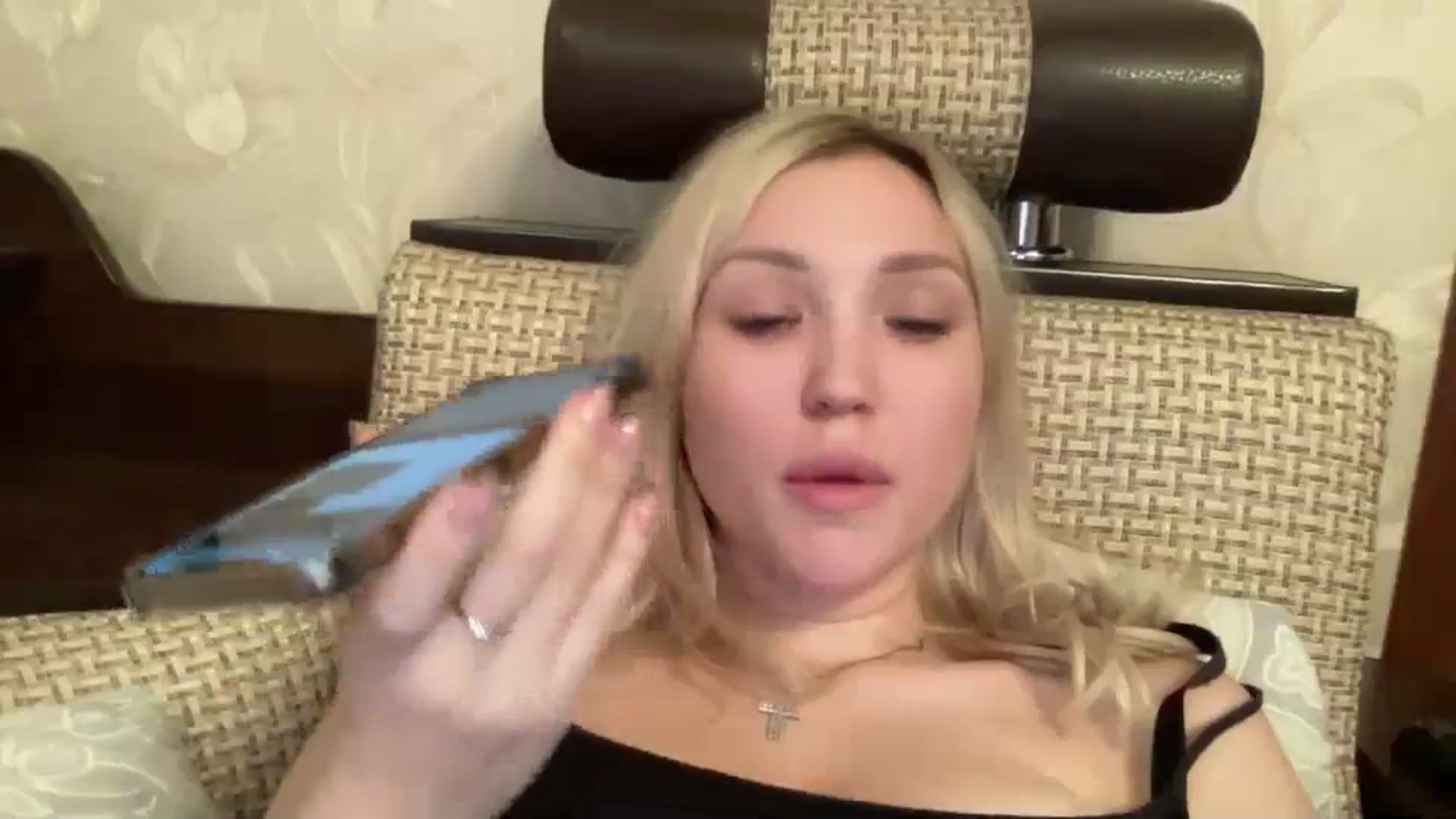 Gallery image thumbnail from Ashley_cutie_'s myfreecams stream on, 12/28/2023, 14:30 image 17 of 20
