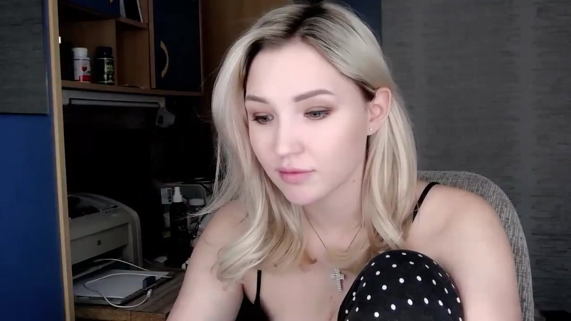 Gallery image thumbnail from Ashley_cutie_'s myfreecams stream on, 12/29/2023, 07:22 image 14 of 20