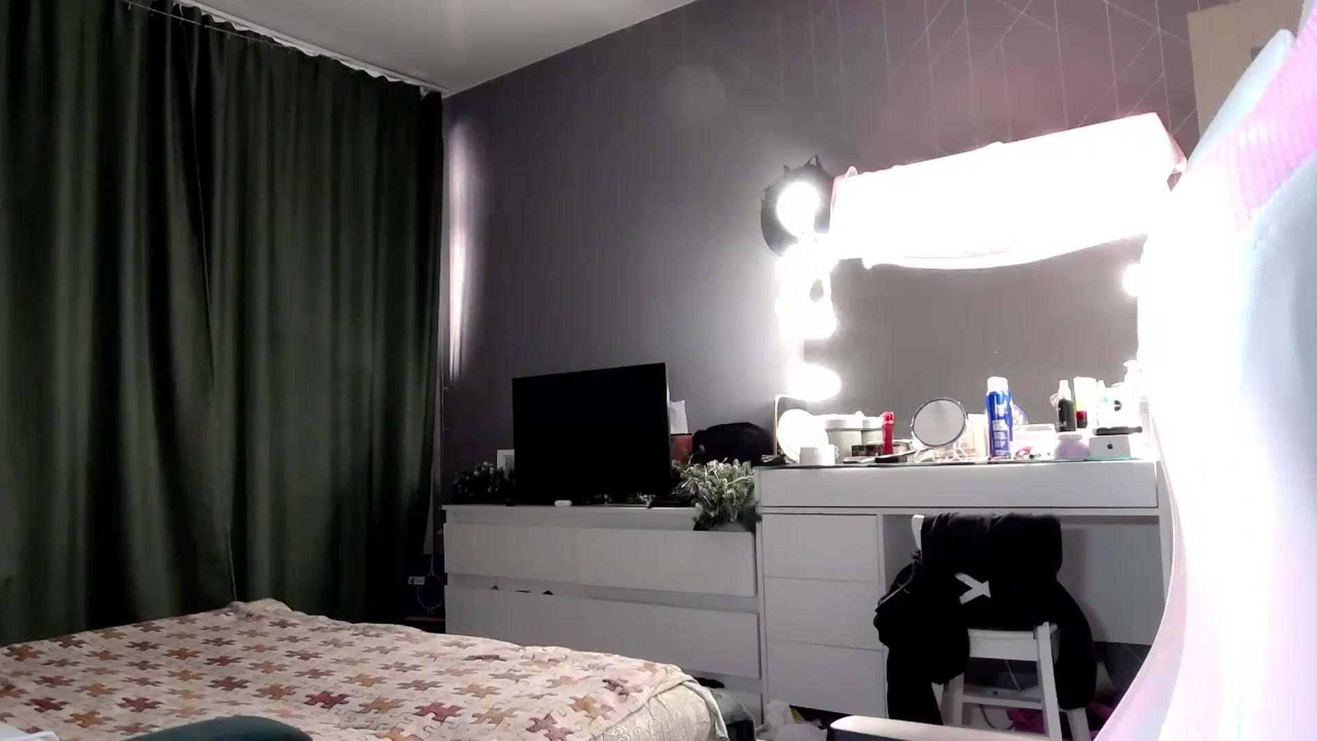 Gallery image thumbnail from Ashley_cutie_'s myfreecams stream on, 02/11/2024, 10:46 image 13 of 20