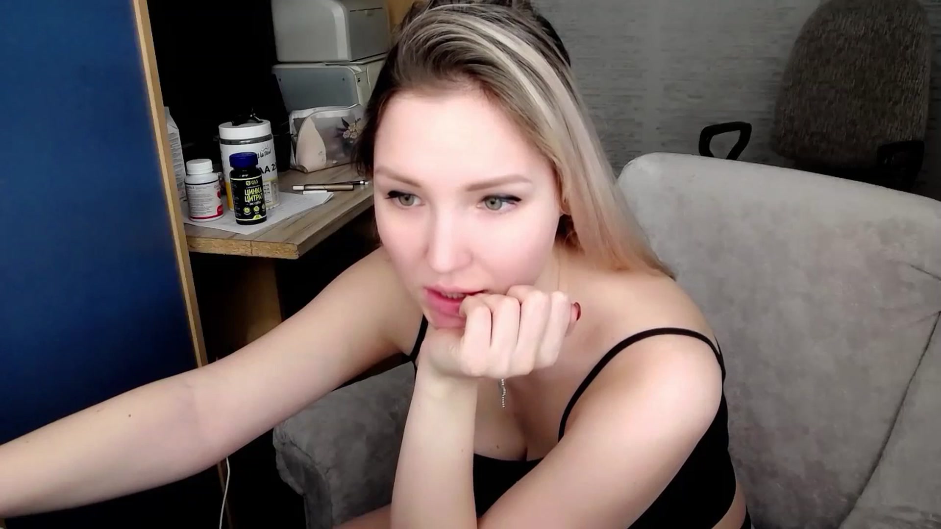 Gallery image thumbnail from Ashley_cutie_'s myfreecams stream on, 02/21/2024, 08:40 image 8 of 20
