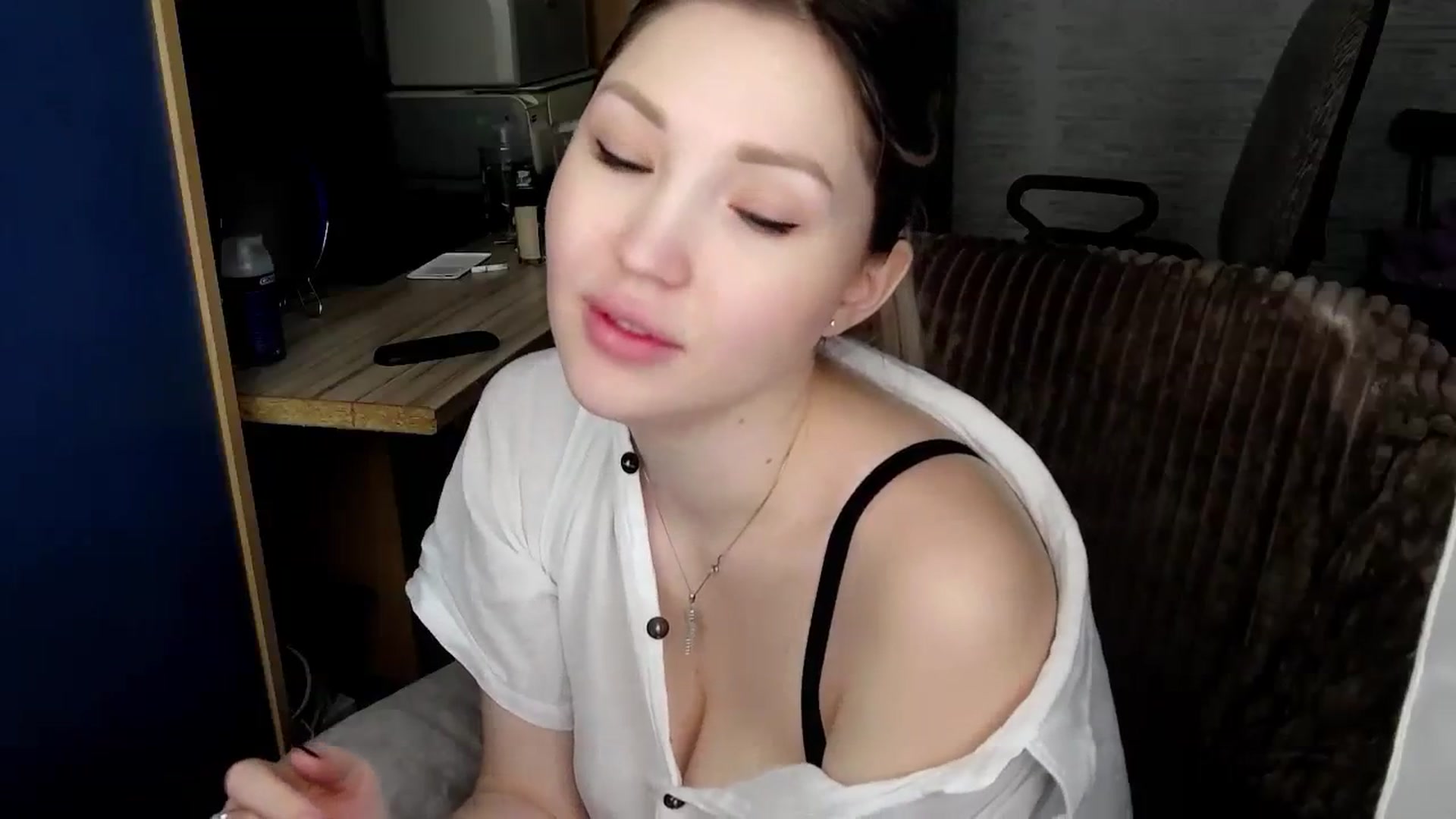 Gallery image thumbnail from Ashley_cutie_'s myfreecams stream on, 03/11/2024, 08:14 image 6 of 20