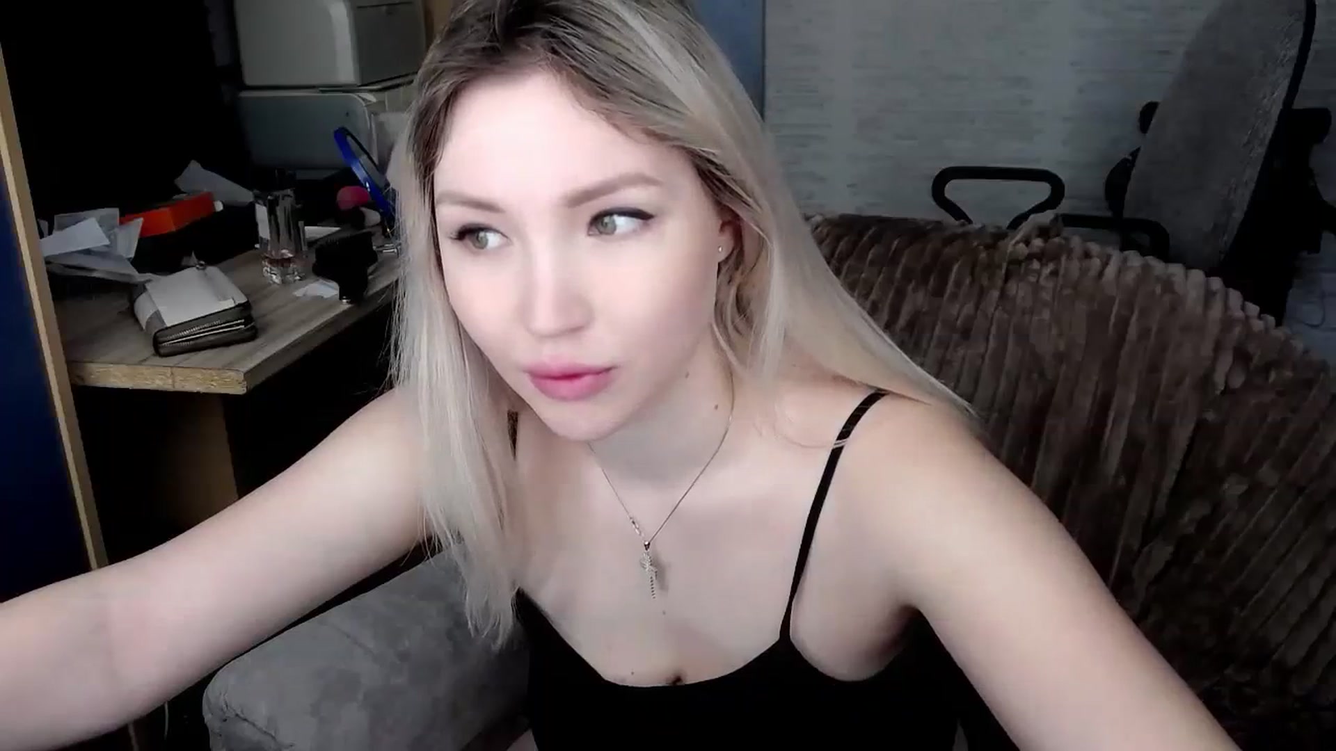 Gallery image thumbnail from Ashley_cutie_'s myfreecams stream on, 03/13/2024, 05:30 image 7 of 20