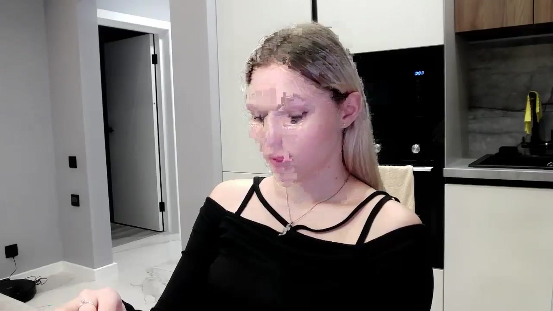 Gallery image thumbnail from Ashley_cutie_'s myfreecams stream on, 04/06/2024, 17:18 image 11 of 20