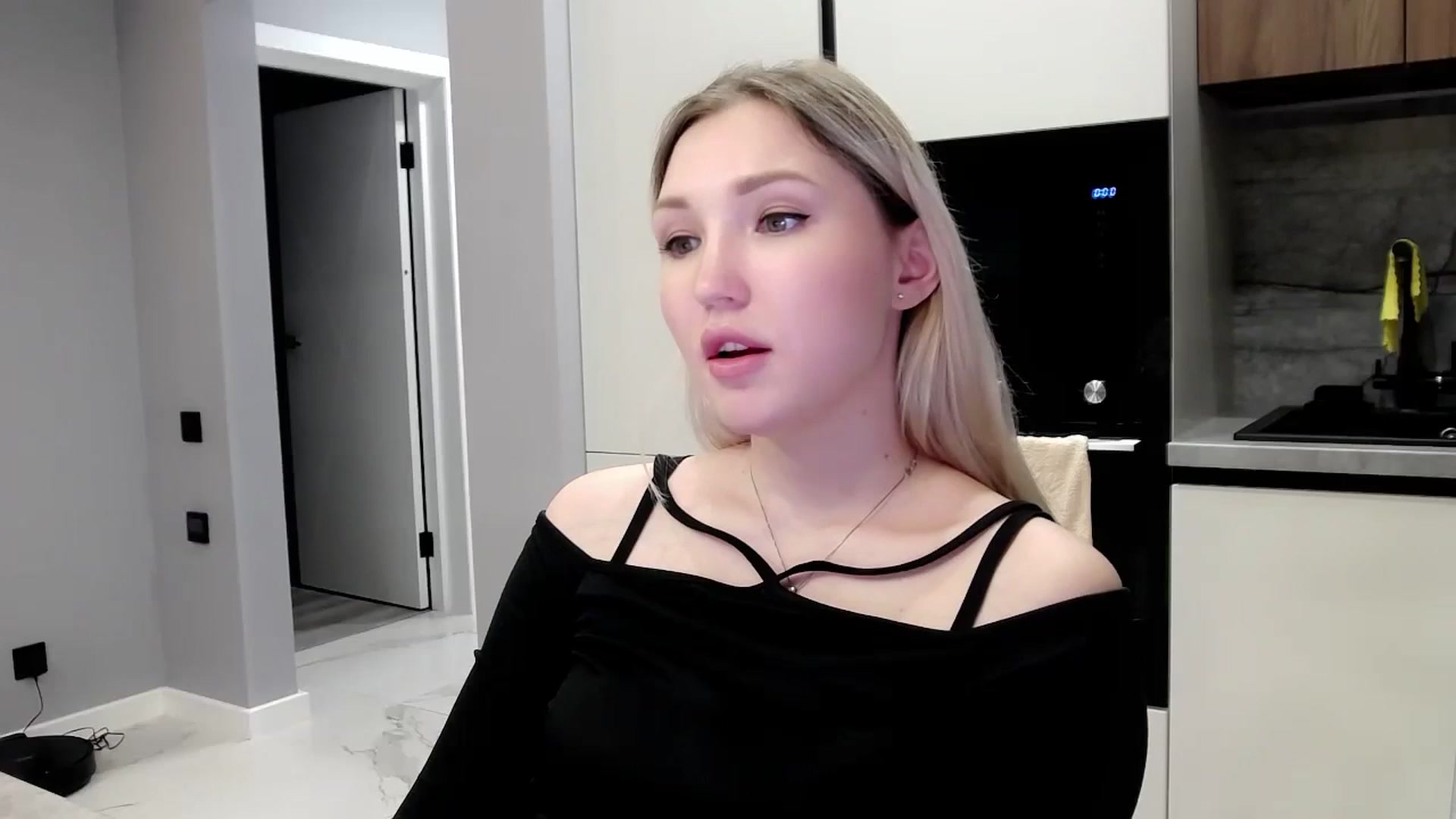 Gallery image thumbnail from Ashley_cutie_'s myfreecams stream on, 04/06/2024, 17:18 image 10 of 20