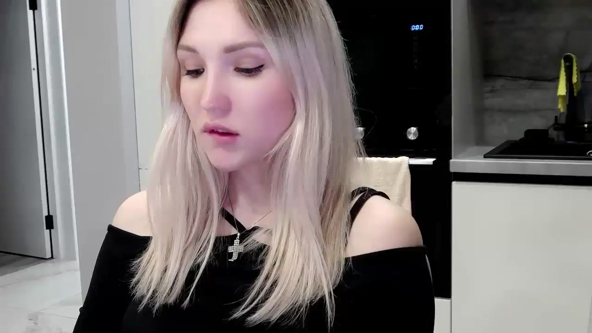 Gallery image thumbnail from Ashley_cutie_'s myfreecams stream on, 04/06/2024, 17:18 image 16 of 20