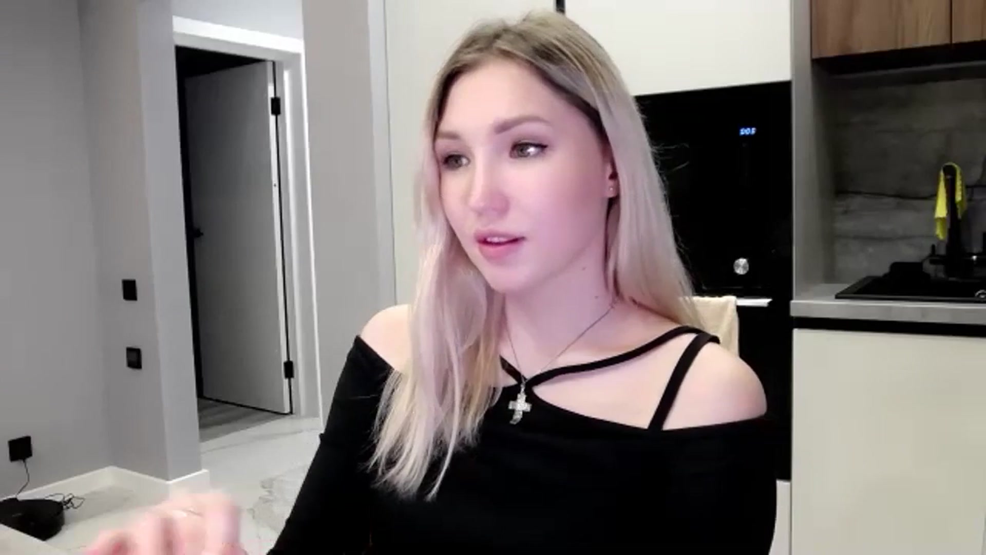 Gallery image thumbnail from Ashley_cutie_'s myfreecams stream on, 04/06/2024, 17:18 image 8 of 20
