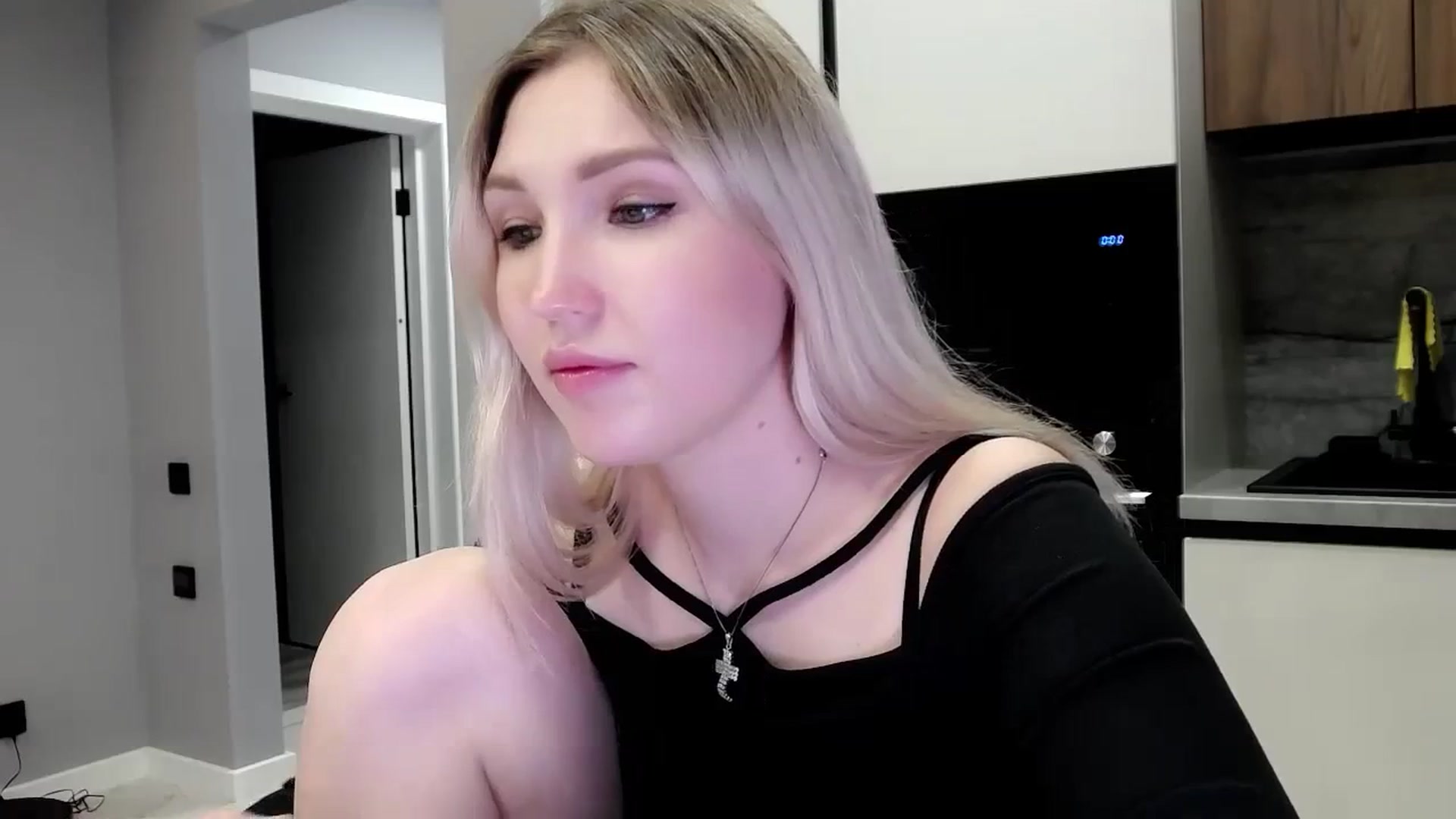 Gallery image thumbnail from Ashley_cutie_'s myfreecams stream on, 04/06/2024, 17:18 image 5 of 20