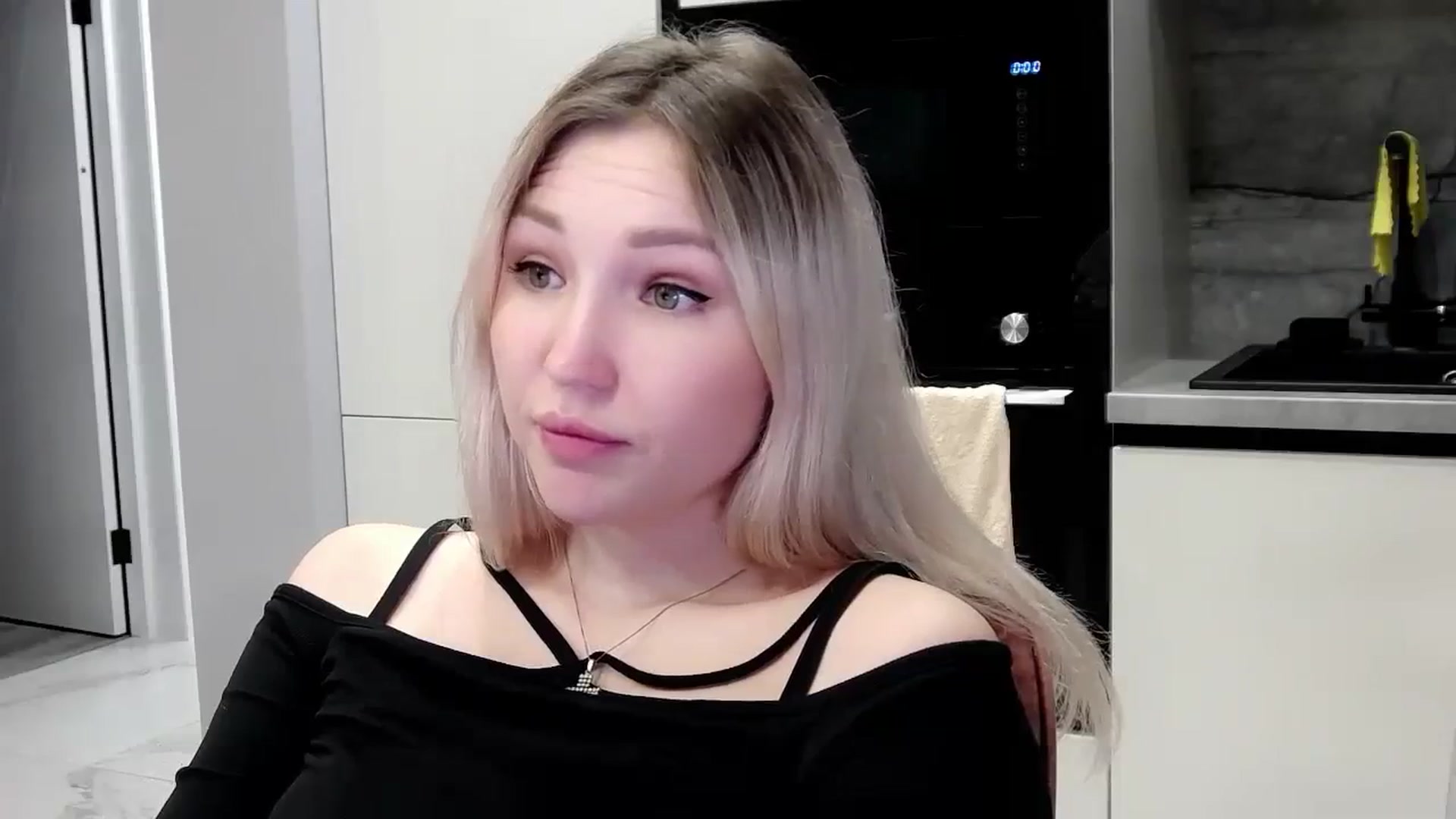 Gallery image thumbnail from Ashley_cutie_'s myfreecams stream on, 04/06/2024, 17:18 image 15 of 20
