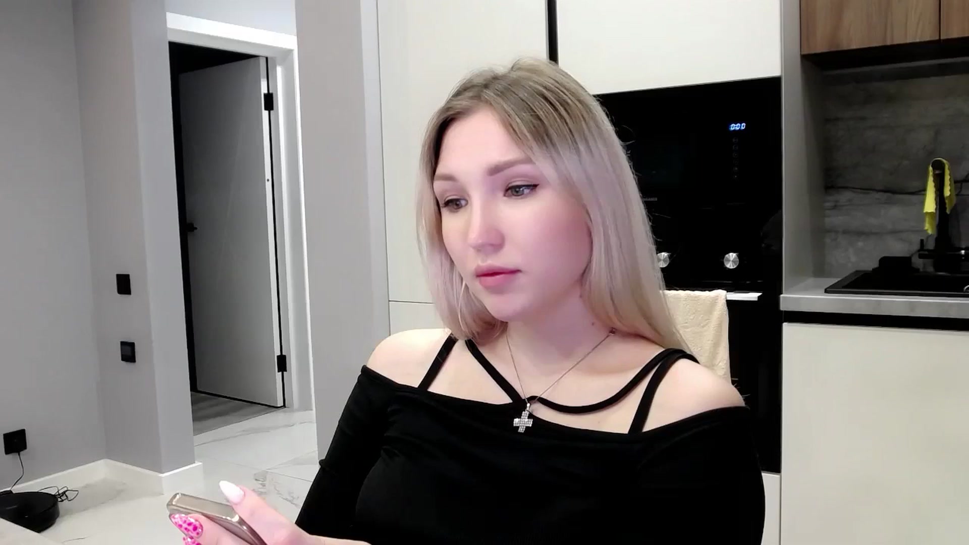 Gallery image thumbnail from Ashley_cutie_'s myfreecams stream on, 04/06/2024, 17:18 image 13 of 20
