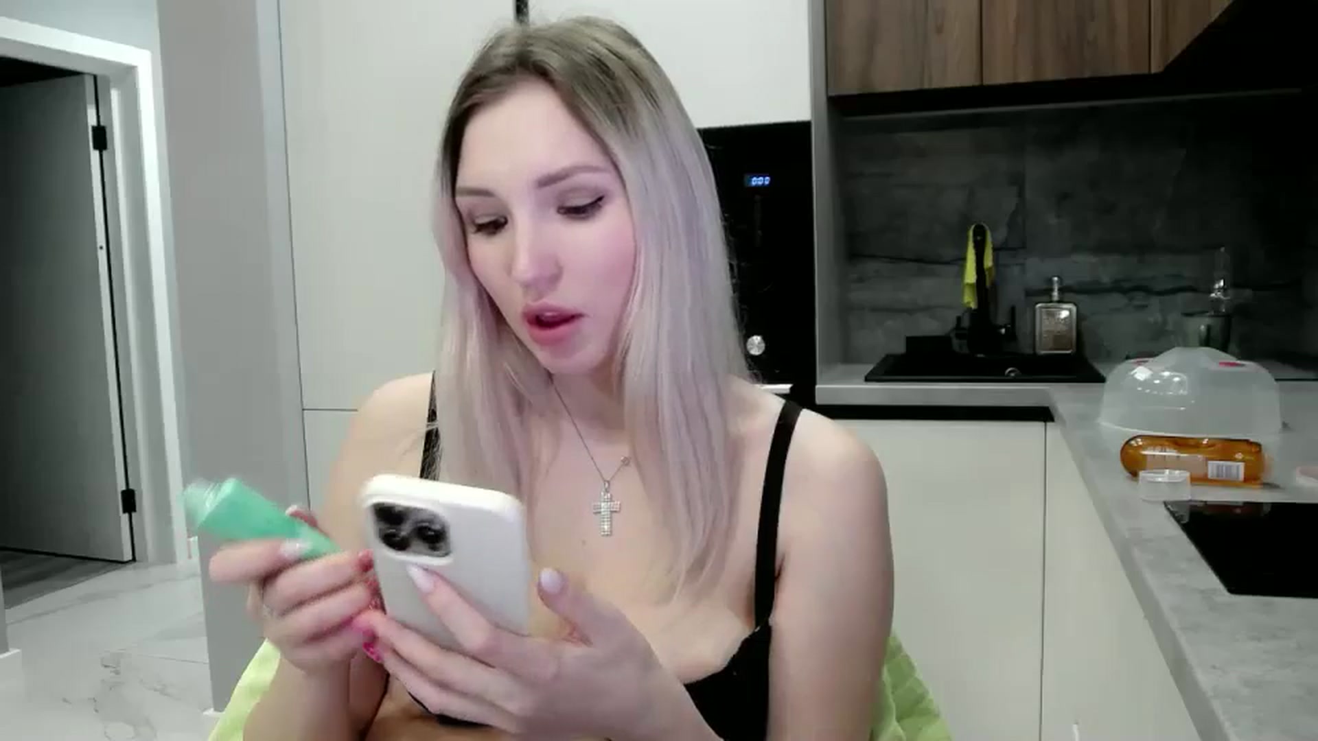 Gallery image thumbnail from Ashley_cutie_'s myfreecams stream on, 04/13/2024, 16:40 image 2 of 20