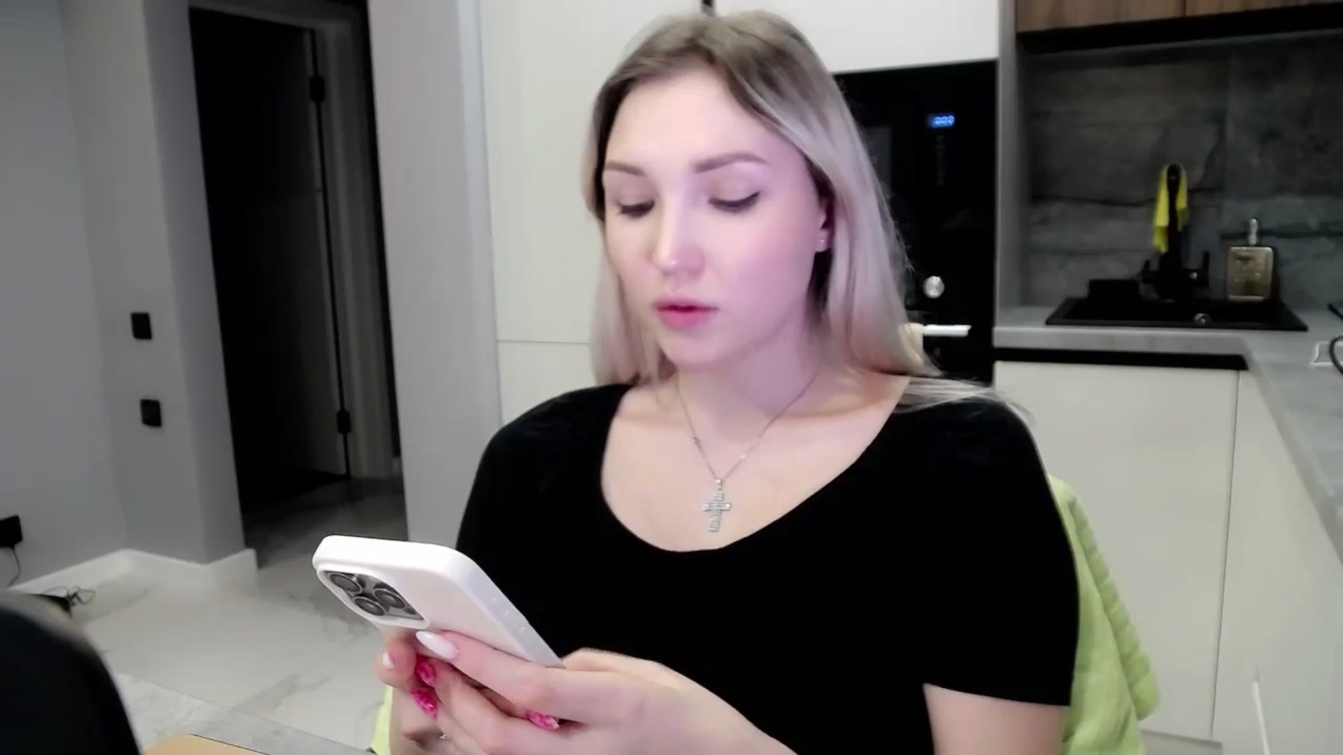Gallery image thumbnail from Ashley_cutie_'s myfreecams stream on, 04/14/2024, 17:35 image 12 of 20