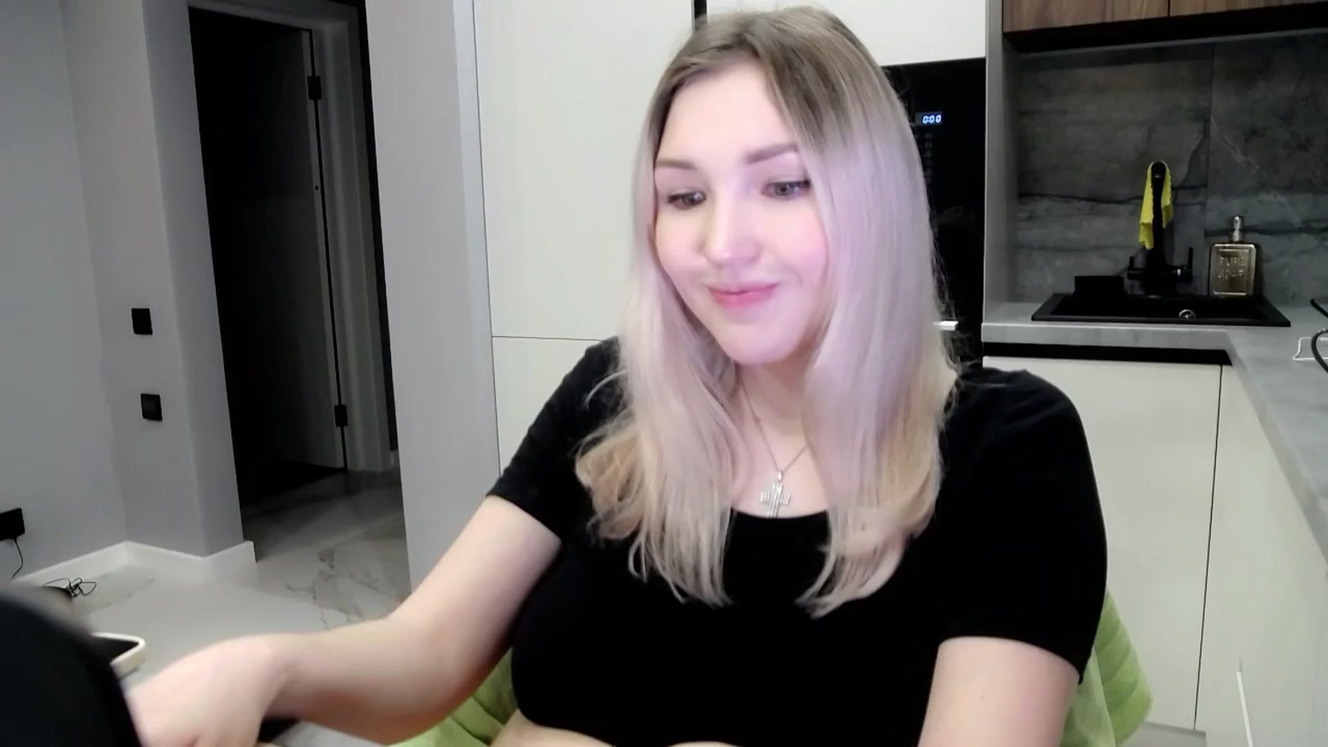 Gallery image thumbnail from Ashley_cutie_'s myfreecams stream on, 04/14/2024, 17:35 image 16 of 20