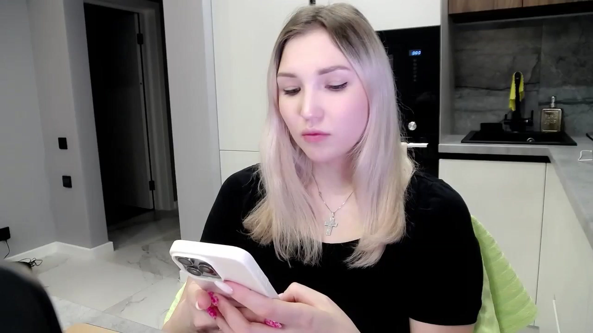 Gallery image thumbnail from Ashley_cutie_'s myfreecams stream on, 04/14/2024, 17:35 image 17 of 20
