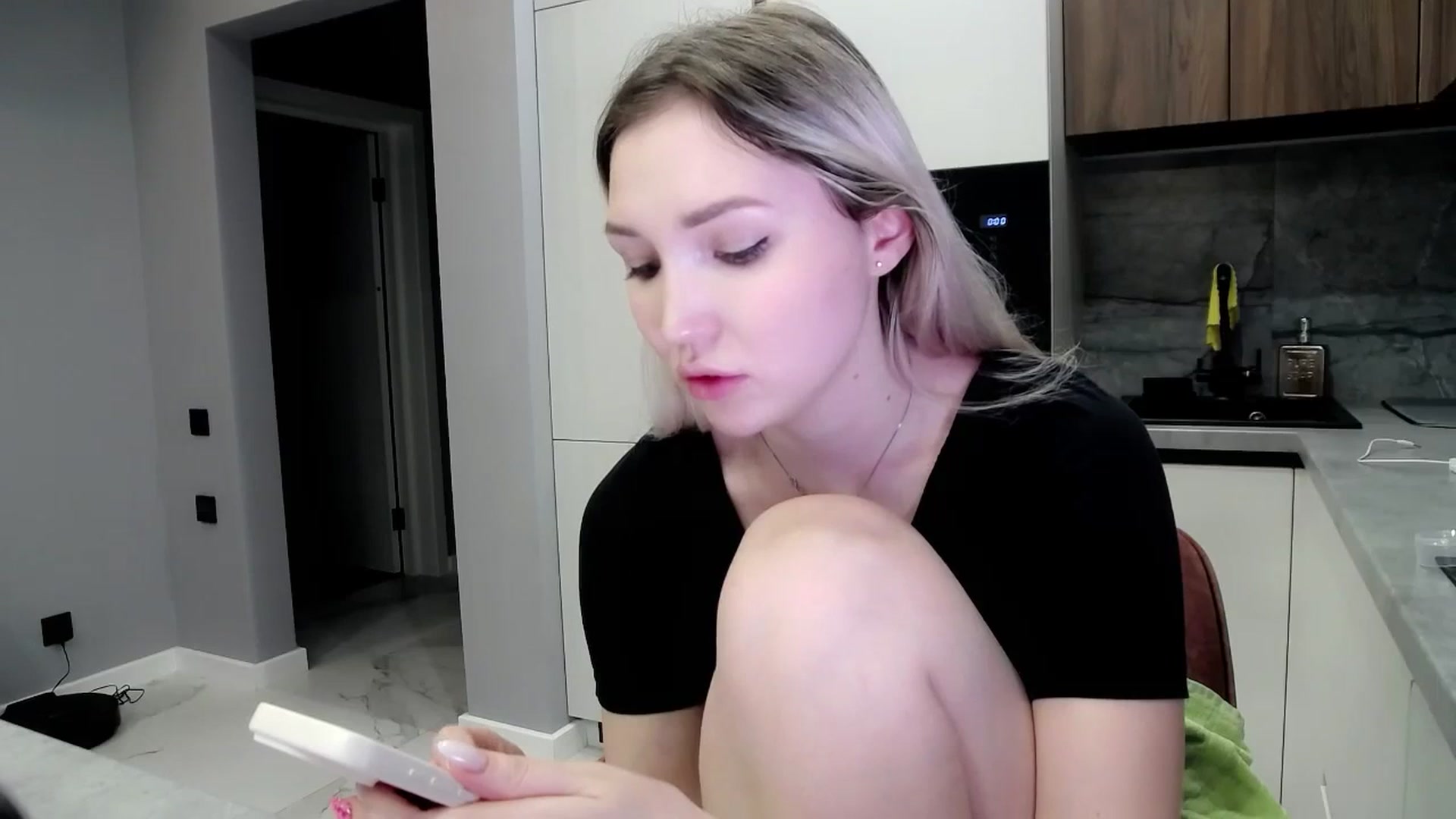 Gallery image thumbnail from Ashley_cutie_'s myfreecams stream on, 04/14/2024, 17:35 image 3 of 20