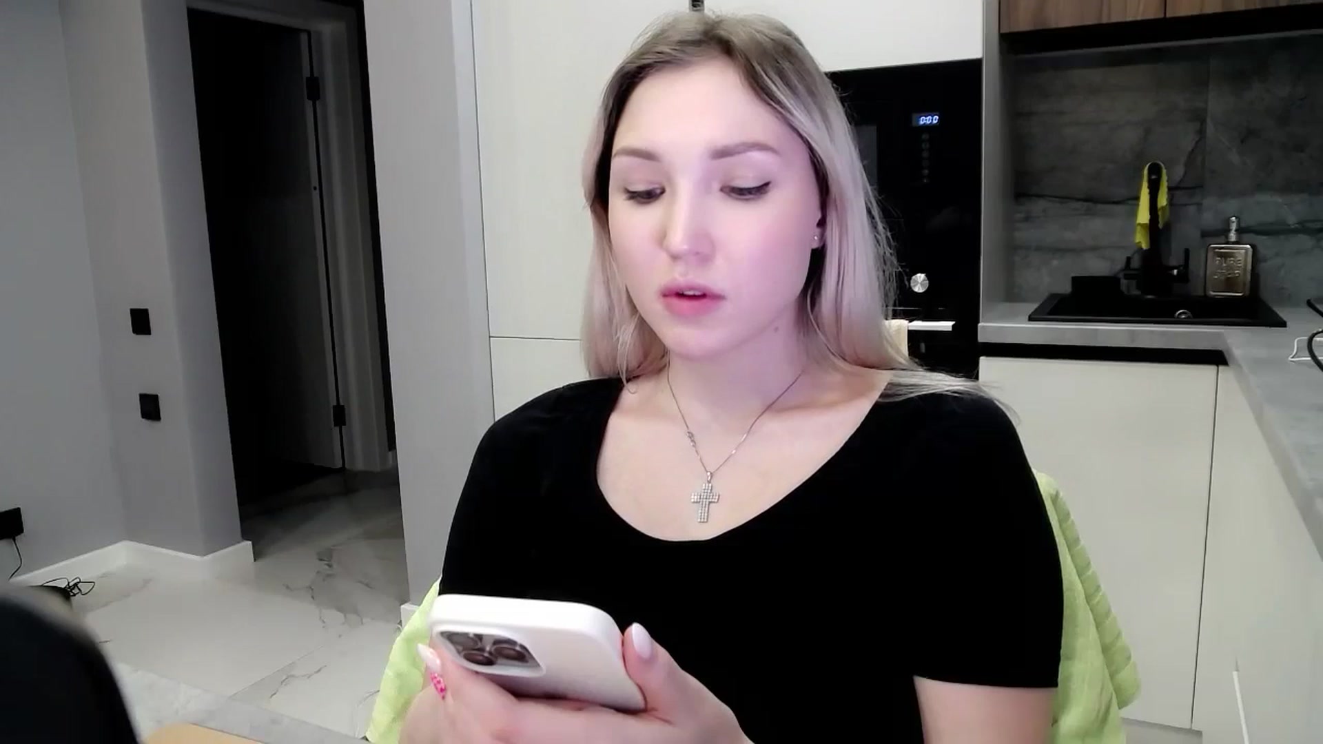 Gallery image thumbnail from Ashley_cutie_'s myfreecams stream on, 04/14/2024, 17:35 image 11 of 20