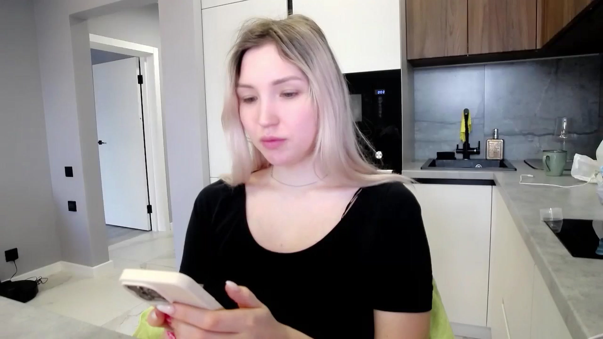 Gallery image thumbnail from Ashley_cutie_'s myfreecams stream on, 04/15/2024, 07:16 image 2 of 20