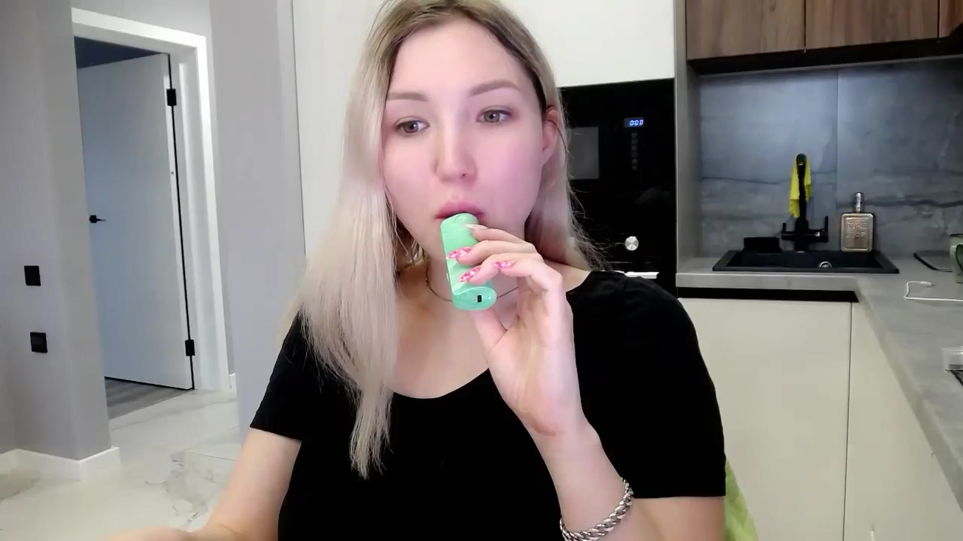 Gallery image thumbnail from Ashley_cutie_'s myfreecams stream on, 04/15/2024, 07:16 image 7 of 20