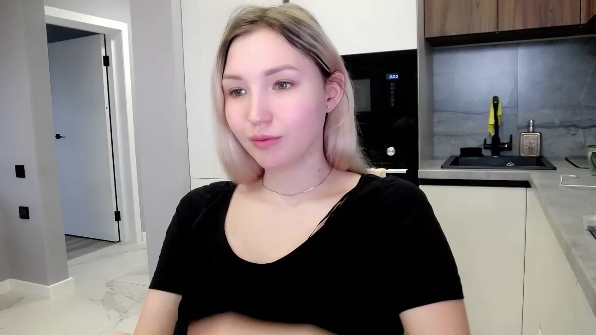Gallery image thumbnail from Ashley_cutie_'s myfreecams stream on, 04/15/2024, 07:16 image 10 of 20