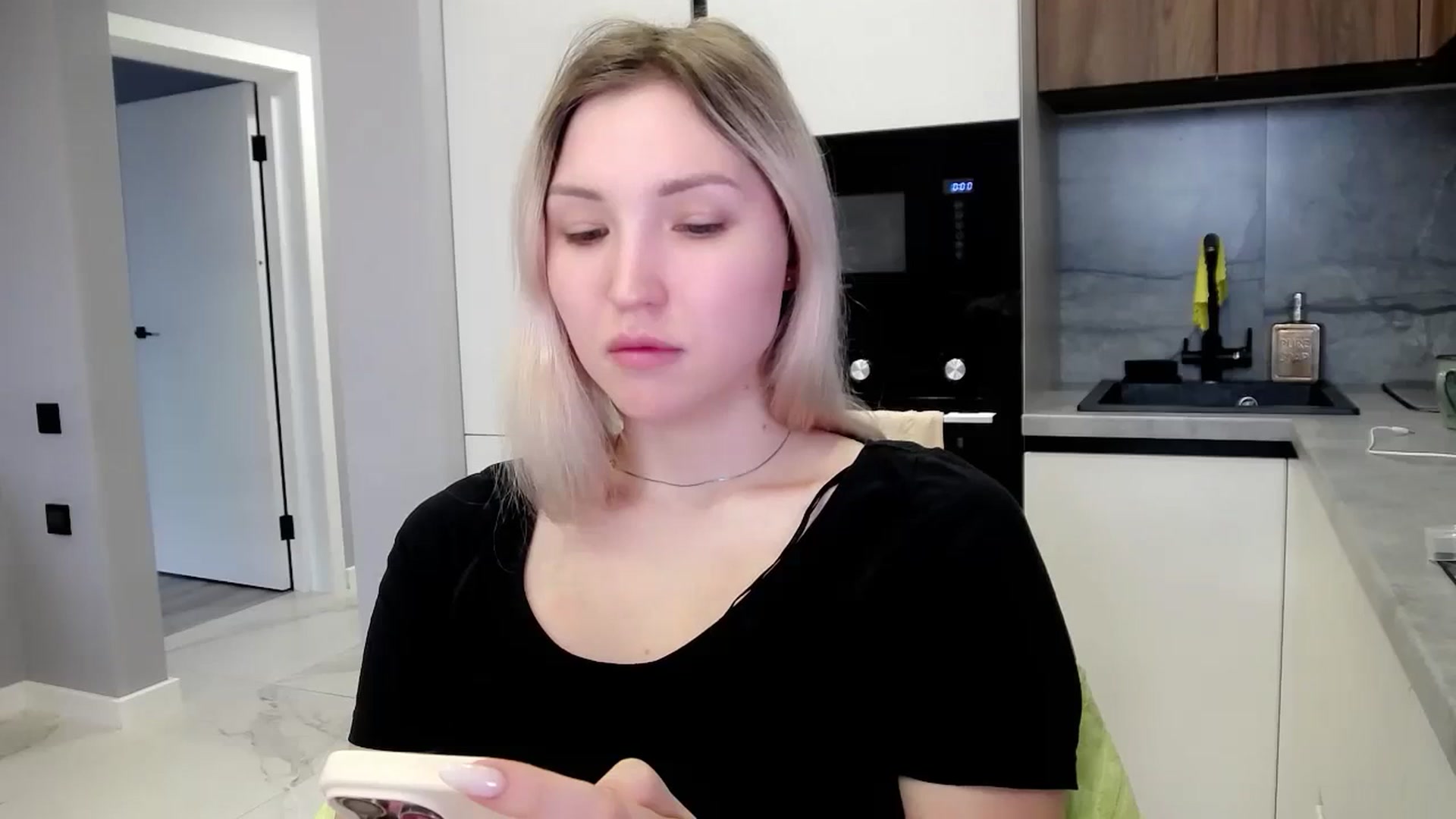 Gallery image thumbnail from Ashley_cutie_'s myfreecams stream on, 04/15/2024, 07:16 image 12 of 20