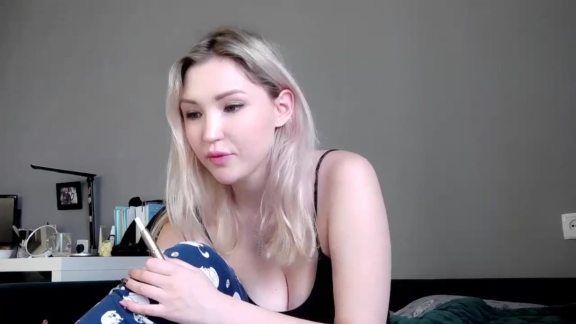 Gallery image thumbnail from Ashley_cutie_'s myfreecams stream on, 05/14/2024, 09:47 image 12 of 20