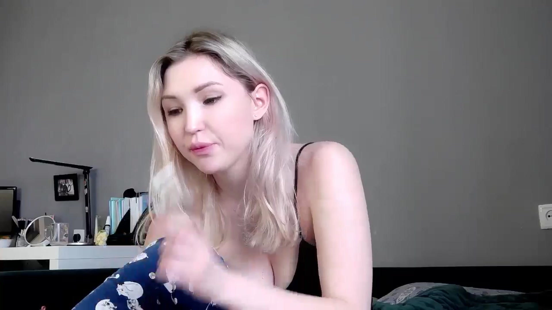 Gallery image thumbnail from Ashley_cutie_'s myfreecams stream on, 05/14/2024, 09:47 image 14 of 20