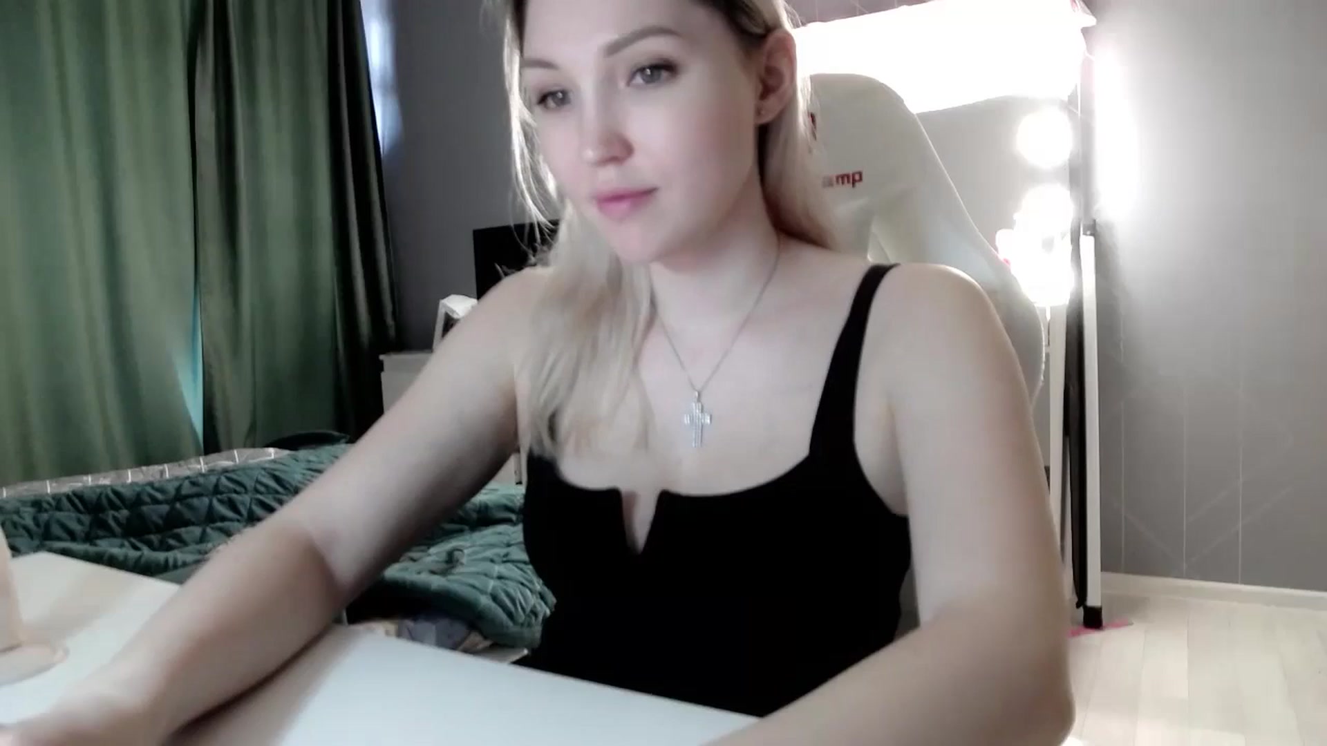 Gallery image thumbnail from Ashley_cutie_'s myfreecams stream on, 06/15/2024, 09:48 image 17 of 20
