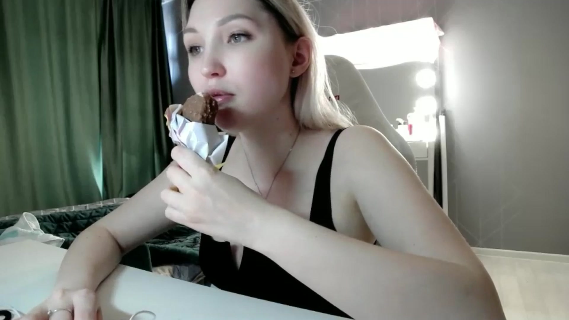Gallery image thumbnail from Ashley_cutie_'s myfreecams stream on, 06/15/2024, 11:40 image 6 of 20
