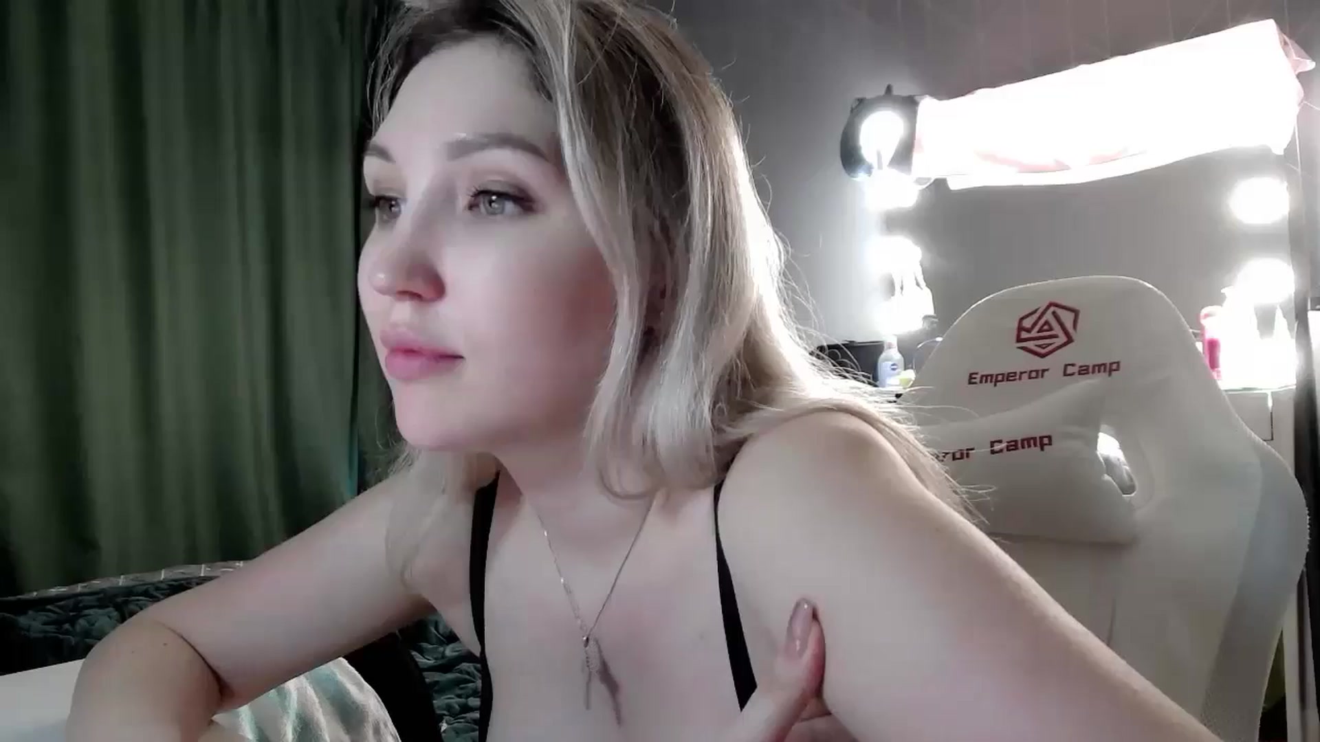 Gallery image thumbnail from Ashley_cutie_'s myfreecams stream on, 06/15/2024, 14:07 image 11 of 20