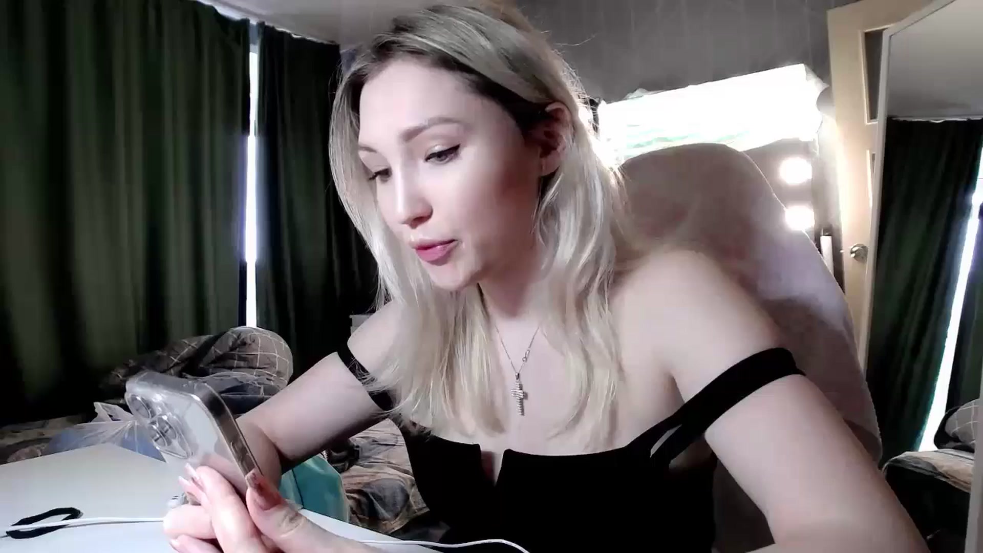 Gallery image thumbnail from Ashley_cutie_'s myfreecams stream on, 06/17/2024, 07:12 image 14 of 20