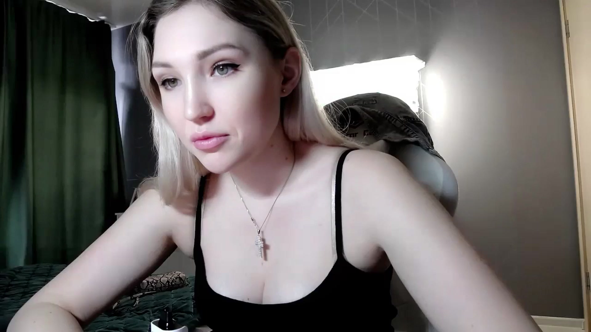 Gallery image thumbnail from Ashley_cutie_'s myfreecams stream on, 06/21/2024, 12:17 image 16 of 20