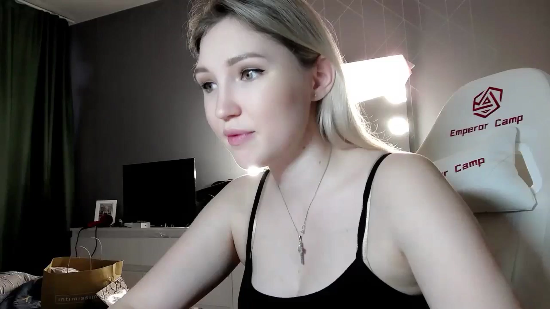 Gallery image thumbnail from Ashley_cutie_'s myfreecams stream on, 06/22/2024, 15:21 image 10 of 20