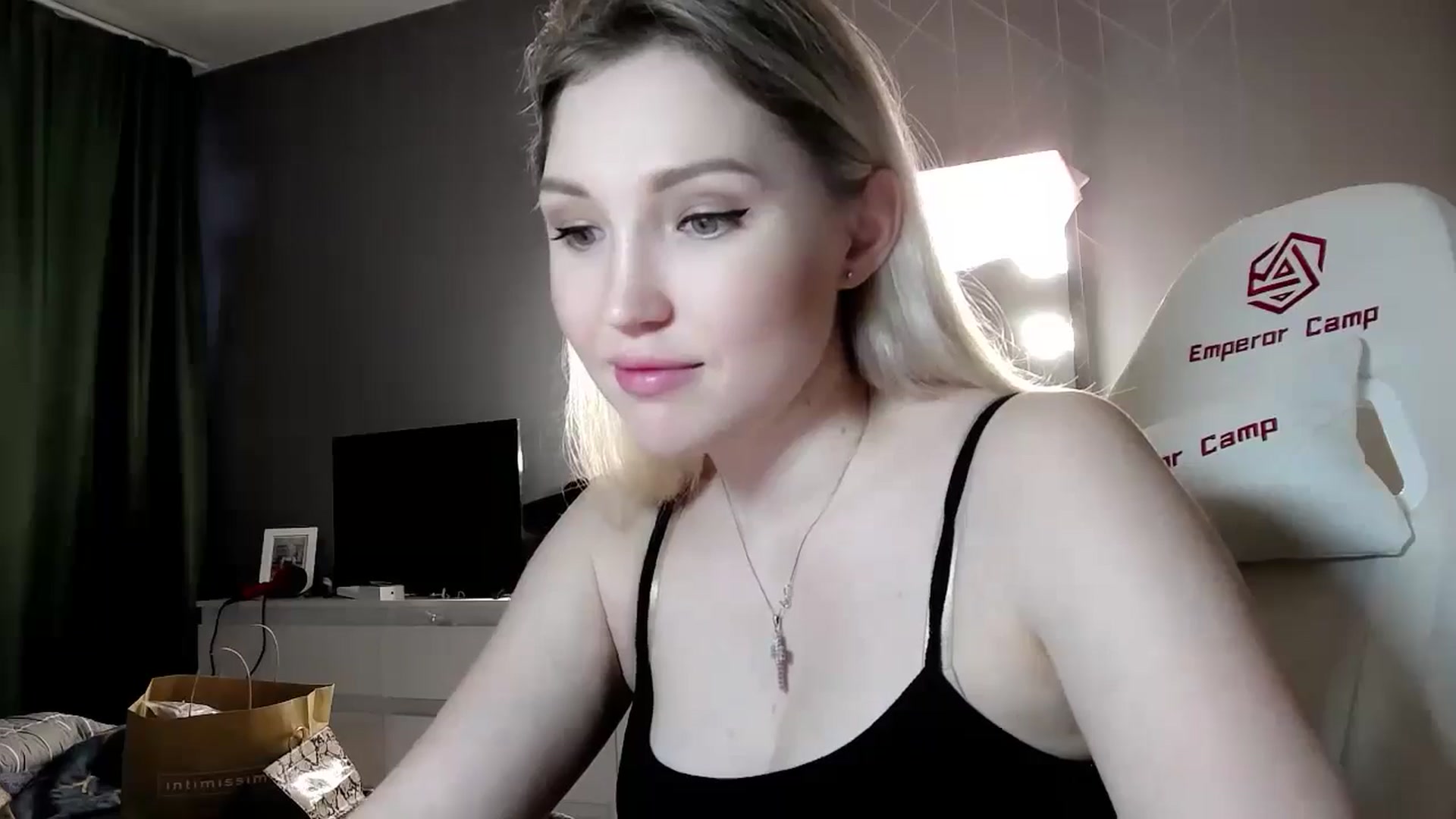 Gallery image thumbnail from Ashley_cutie_'s myfreecams stream on, 06/22/2024, 15:21 image 7 of 20