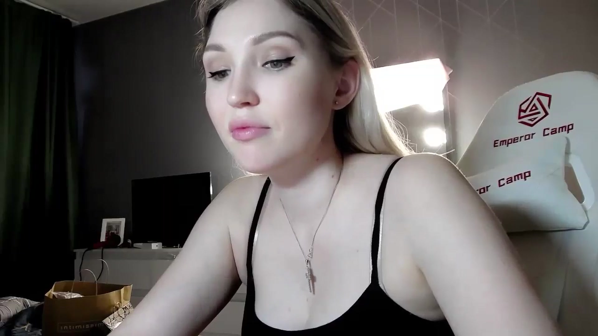 Gallery image thumbnail from Ashley_cutie_'s myfreecams stream on, 06/22/2024, 15:21 image 8 of 20