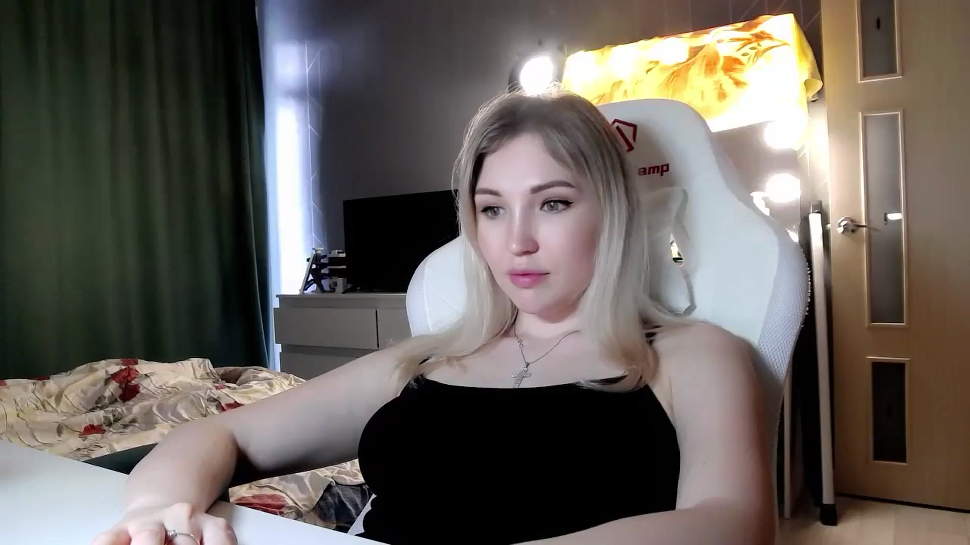 Gallery image thumbnail from Ashley_cutie_'s myfreecams stream on, 06/24/2024, 10:40 image 15 of 20
