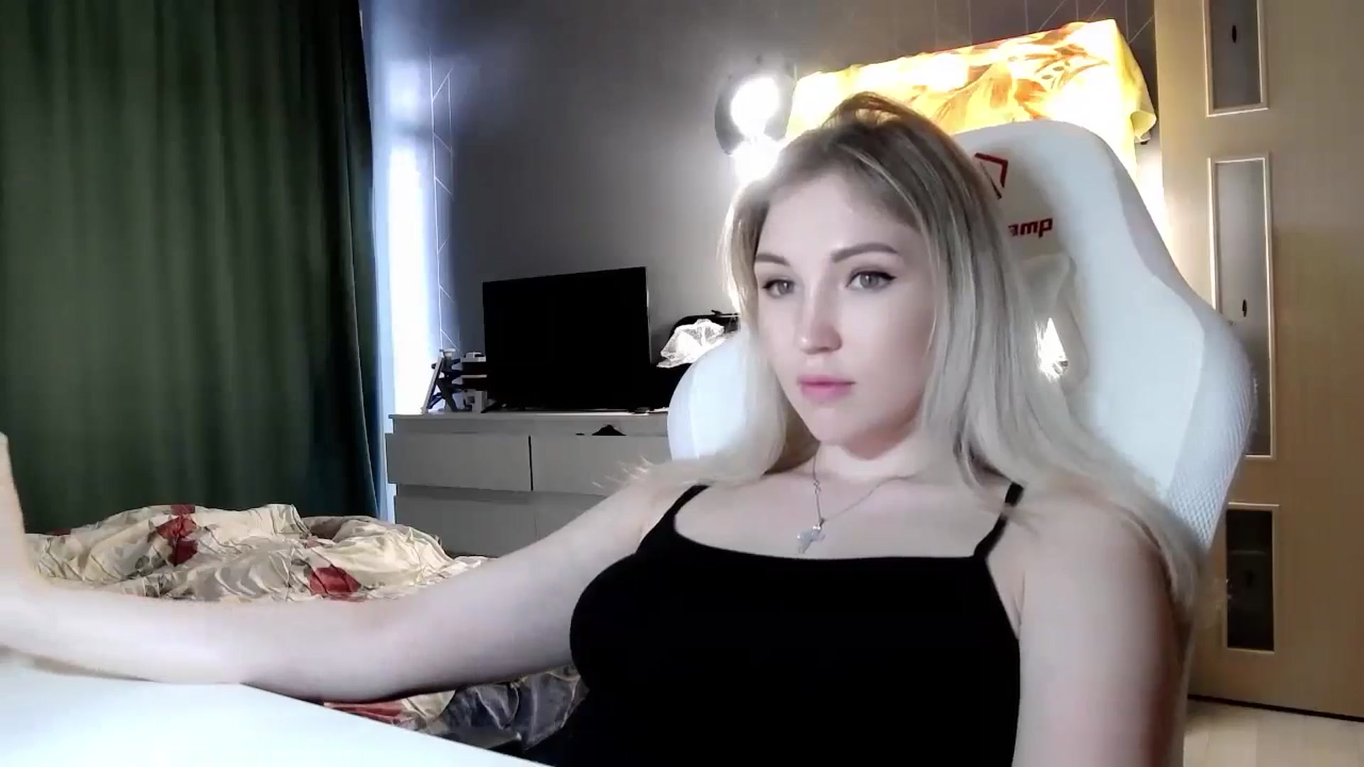 Gallery image thumbnail from Ashley_cutie_'s myfreecams stream on, 06/24/2024, 10:40 image 16 of 20