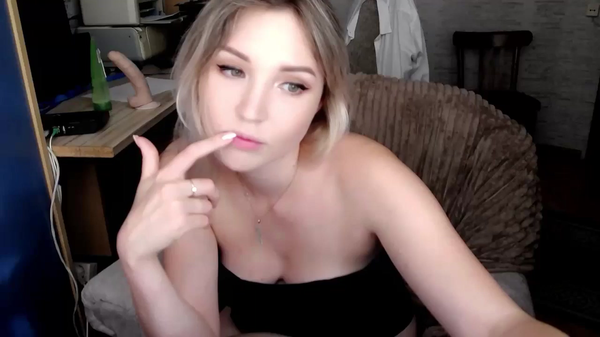 Gallery image thumbnail from Ashley_cutie_'s myfreecams stream on, 08/22/2024, 09:08 image 15 of 20