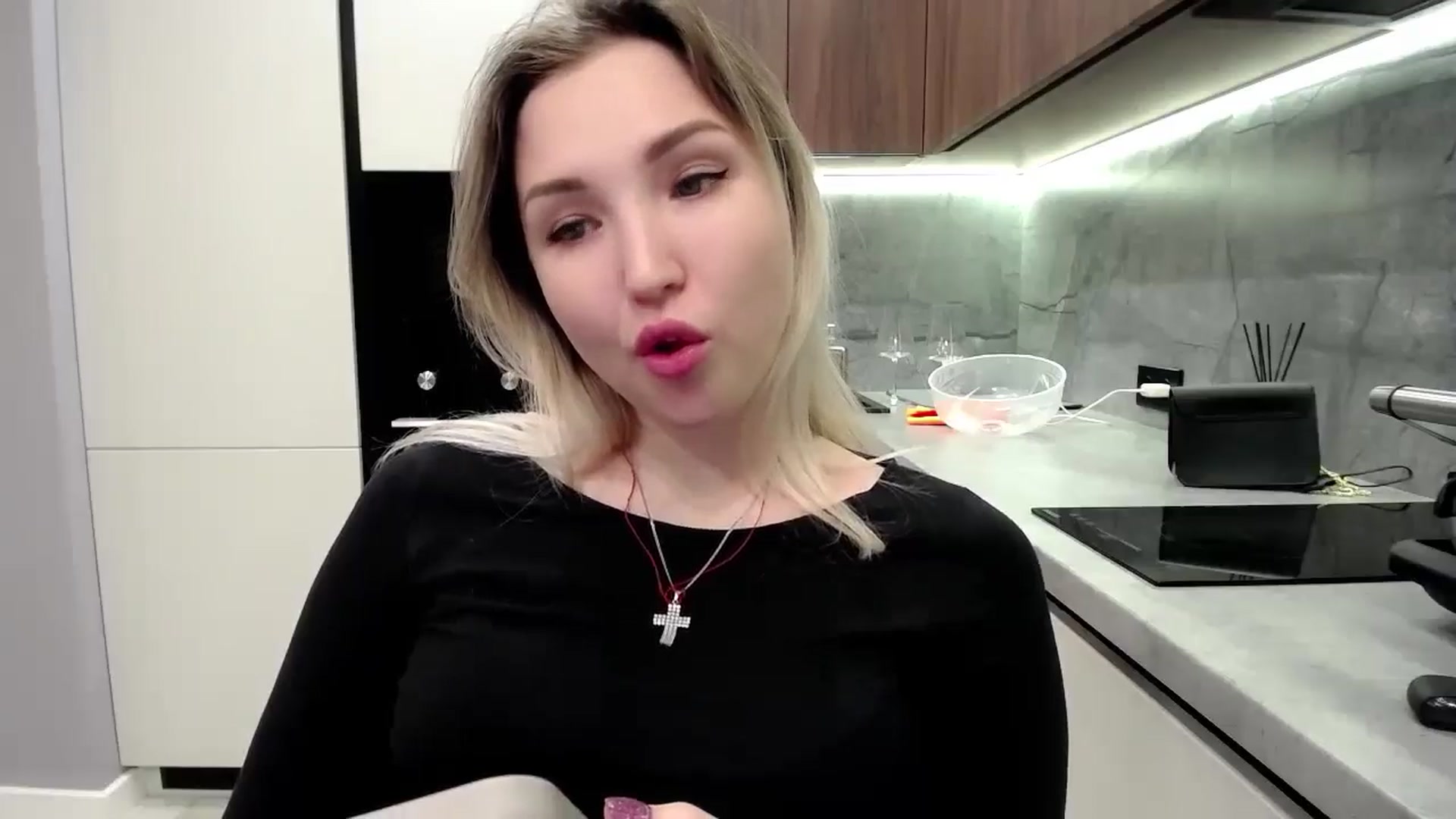 Gallery image thumbnail from Ashley_cutie_'s myfreecams stream on, 10/14/2024, 18:15 image 9 of 20